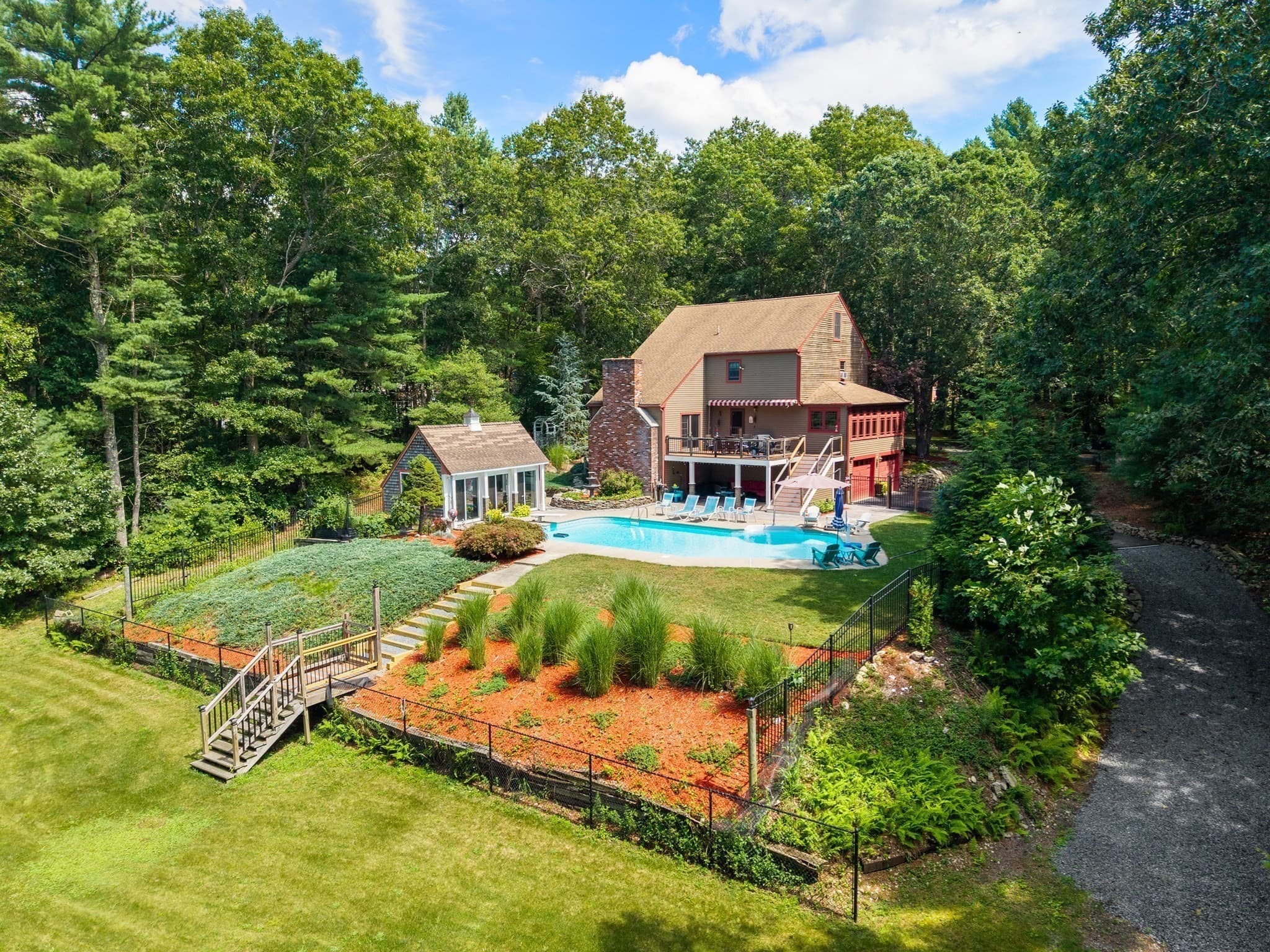 Single Family Residence at 14 Woodview Dr, Lakeville MA 02347, photo 2 of 41