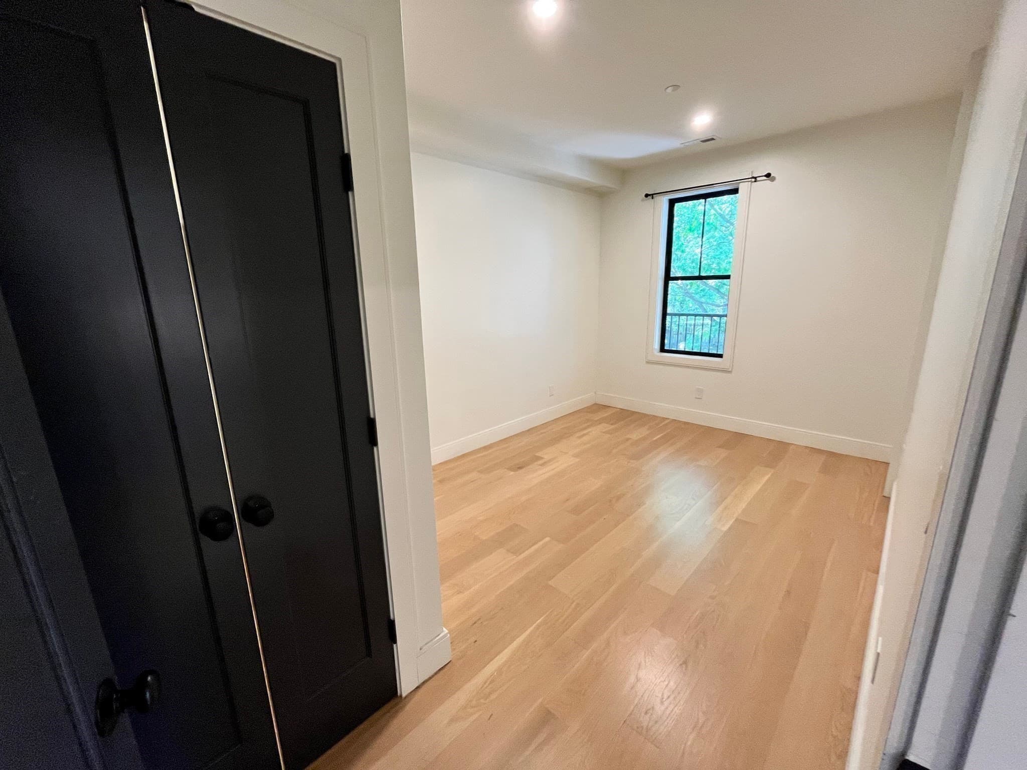 Condominium at 120 Moore St # 205, Boston MA 02128, Boston, photo 10 of 15
