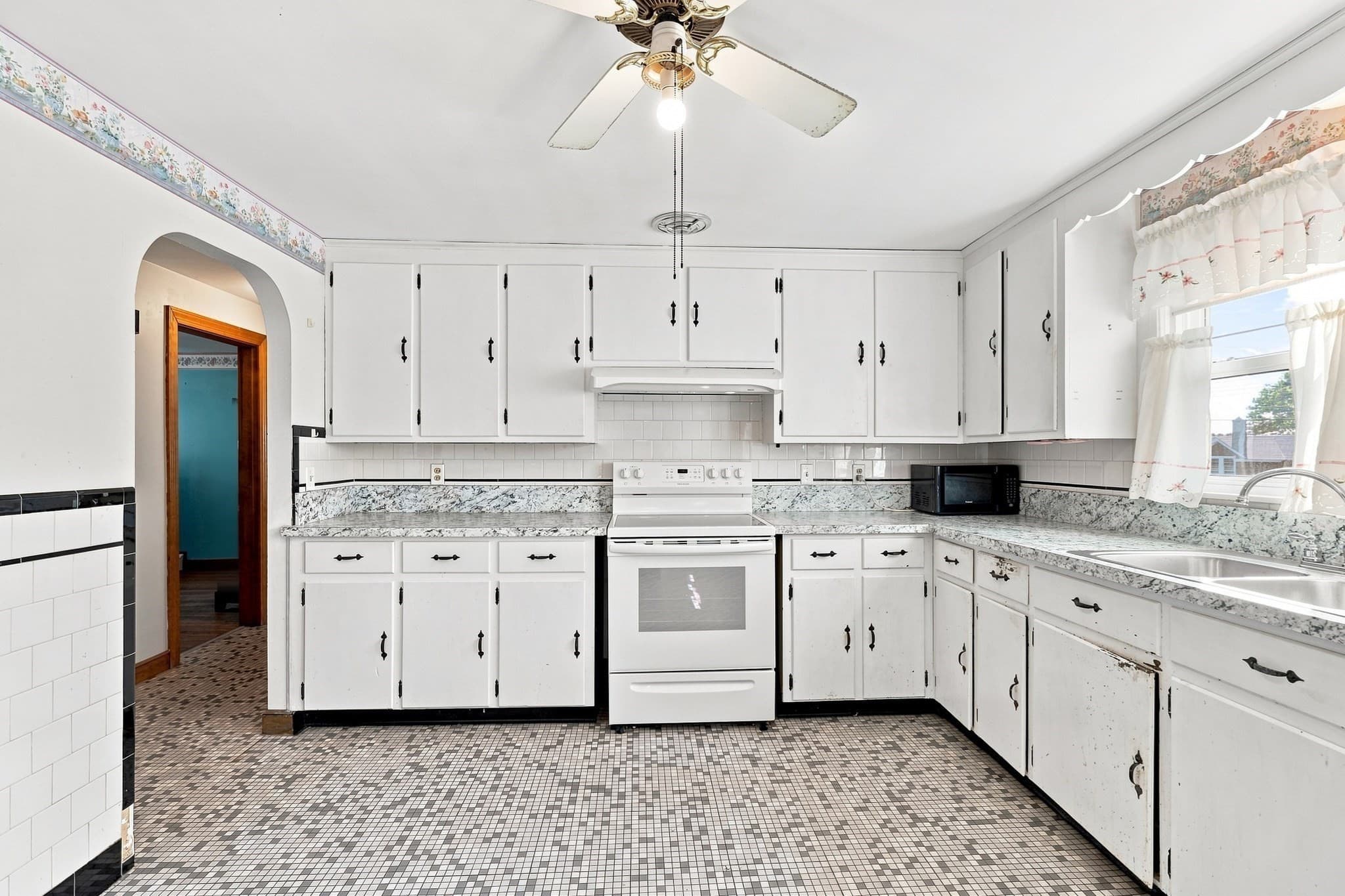 Single Family Residence at 4 Washington Street, Milford MA 01757, photo 9 of 36