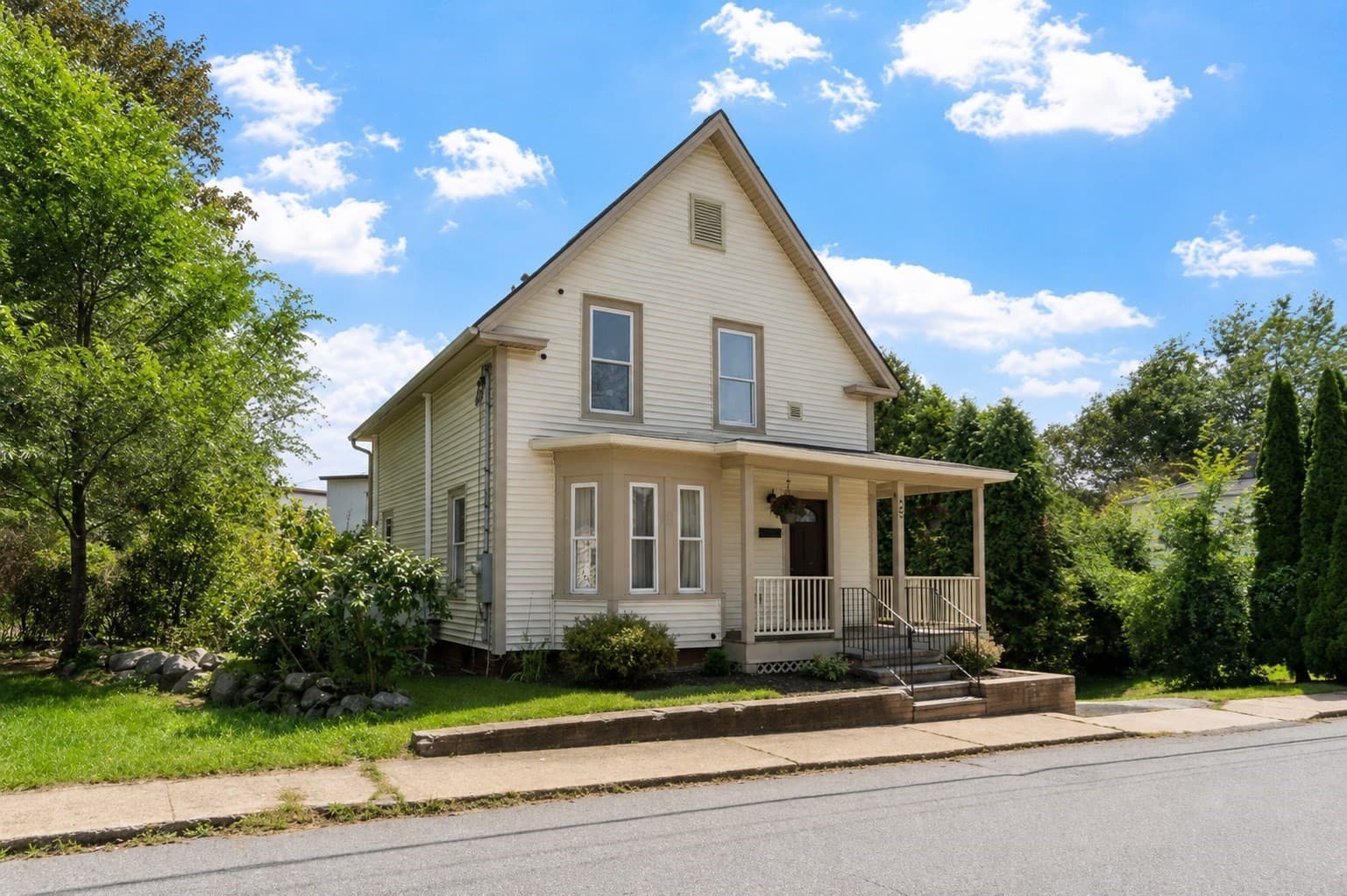 Single Family Residence at 460 Pleasant St, Gardner MA 01440, Gardner, photo 2 of 42