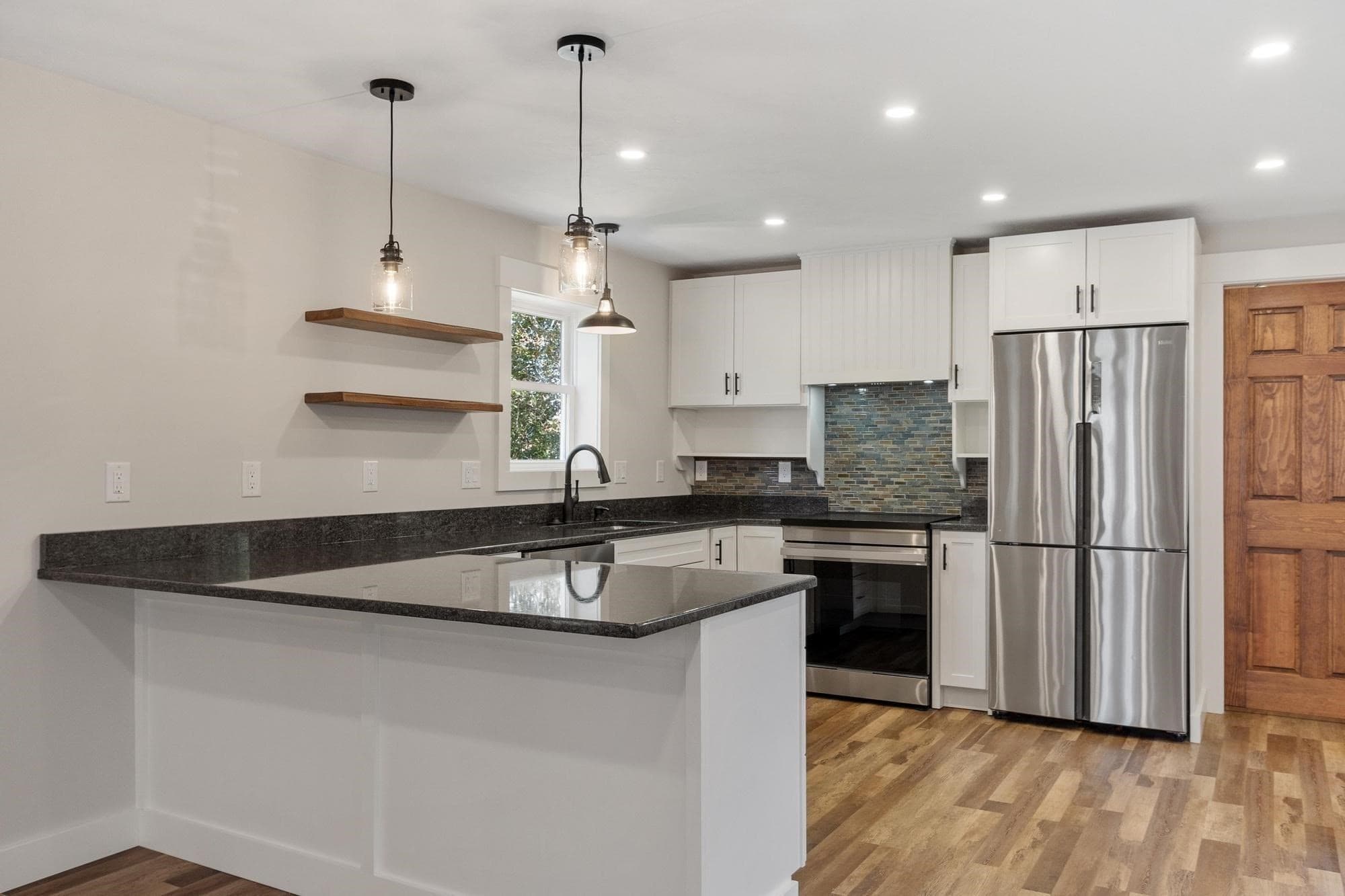 Single Family Residence at 460 Pleasant St, Gardner MA 01440, Gardner, photo 5 of 42