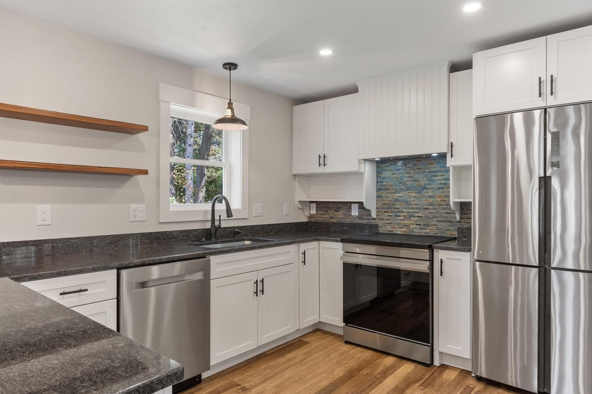 Single Family Residence at 460 Pleasant St, Gardner MA 01440, Gardner, photo 9 of 42