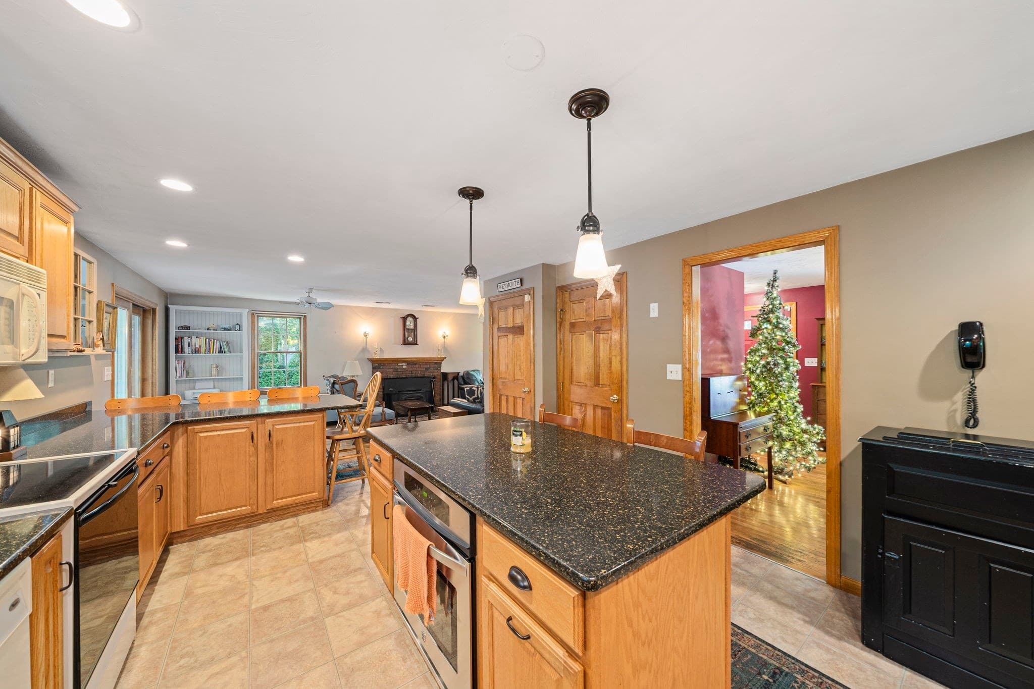 Single Family Residence at 66 Cottage Ln, Weymouth MA 02188, photo 6 of 38