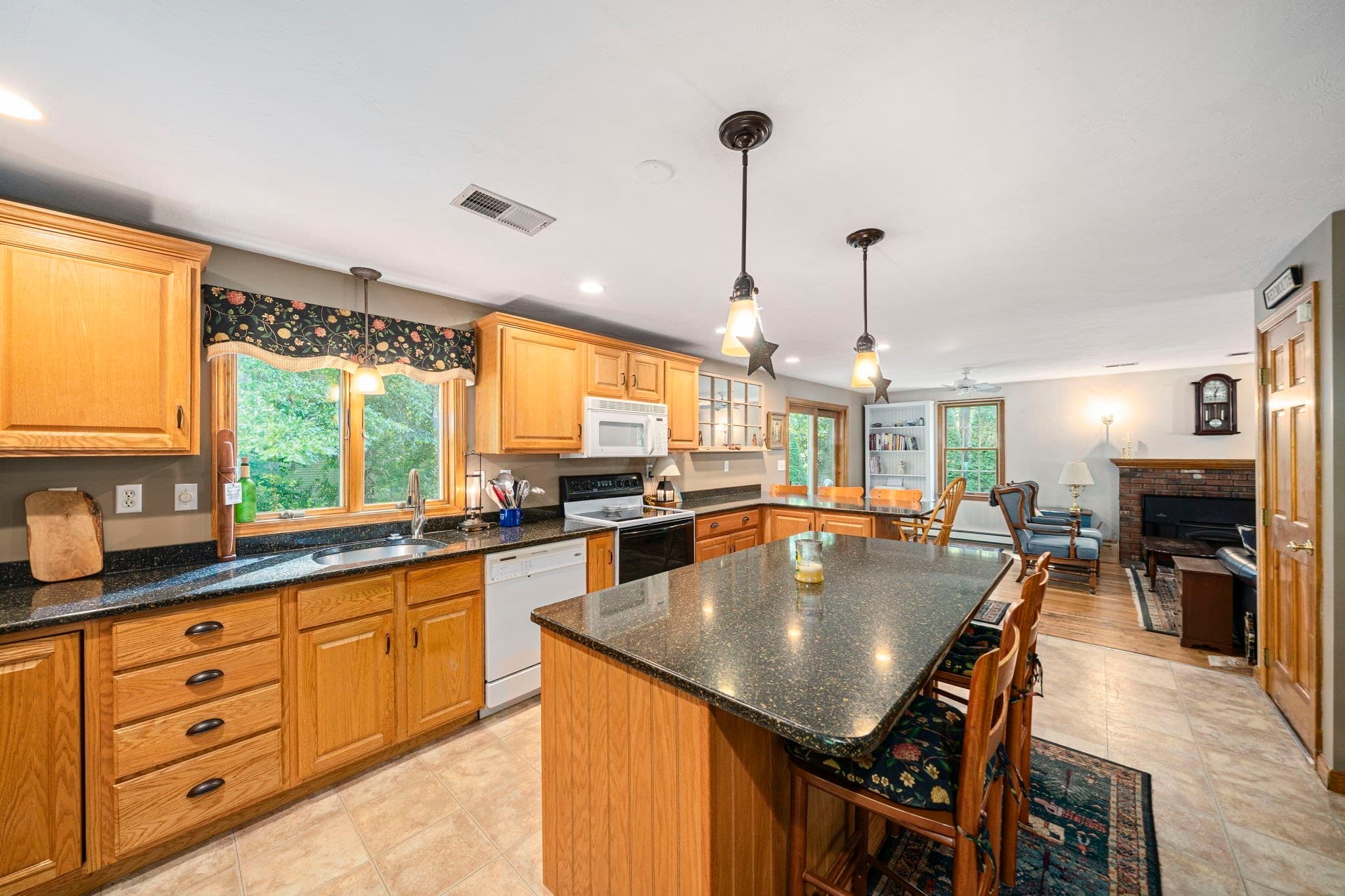Single Family Residence at 66 Cottage Ln, Weymouth MA 02188, photo 3 of 38
