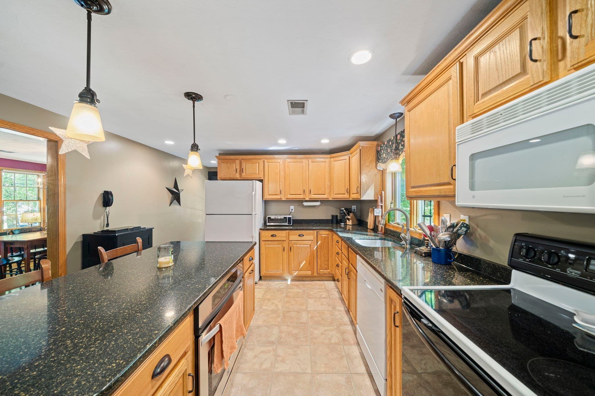 Single Family Residence at 66 Cottage Ln, Weymouth MA 02188, photo 5 of 38
