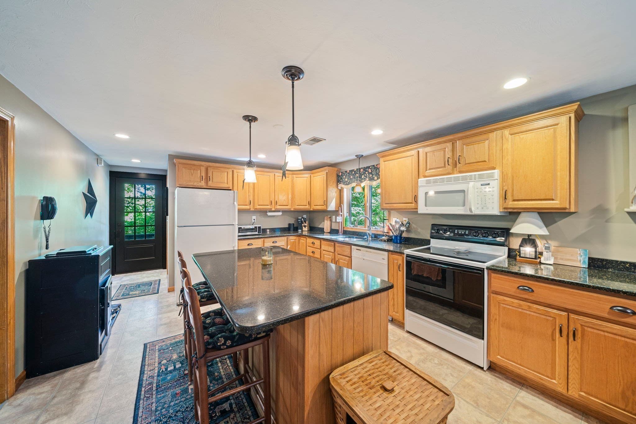 Single Family Residence at 66 Cottage Ln, Weymouth MA 02188, photo 4 of 38