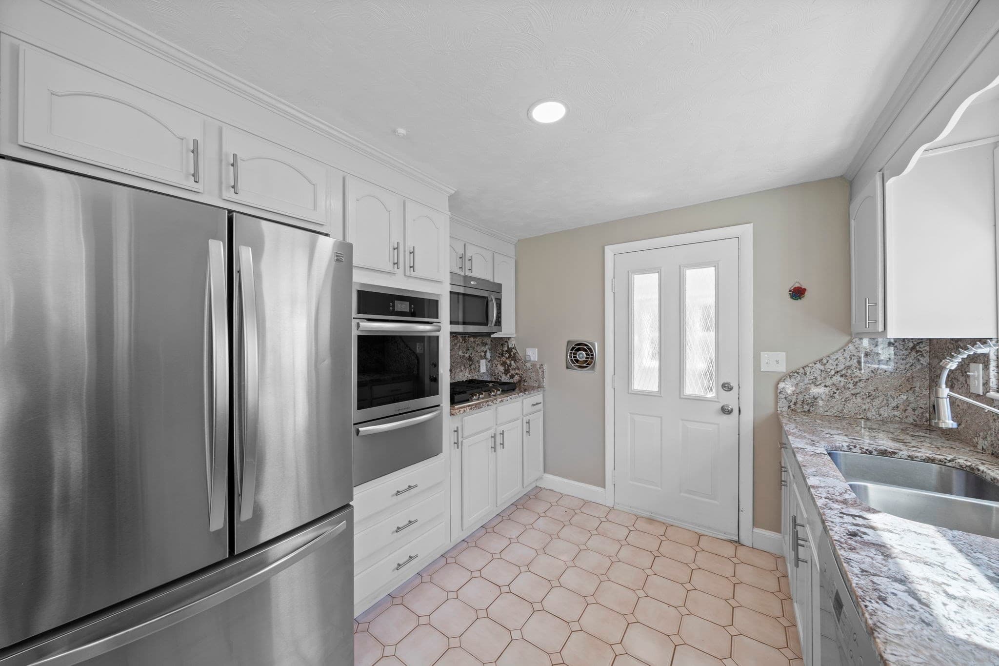 Single Family Residence at 11 Virginia Cir, Randolph MA 02368, photo 2 of 25