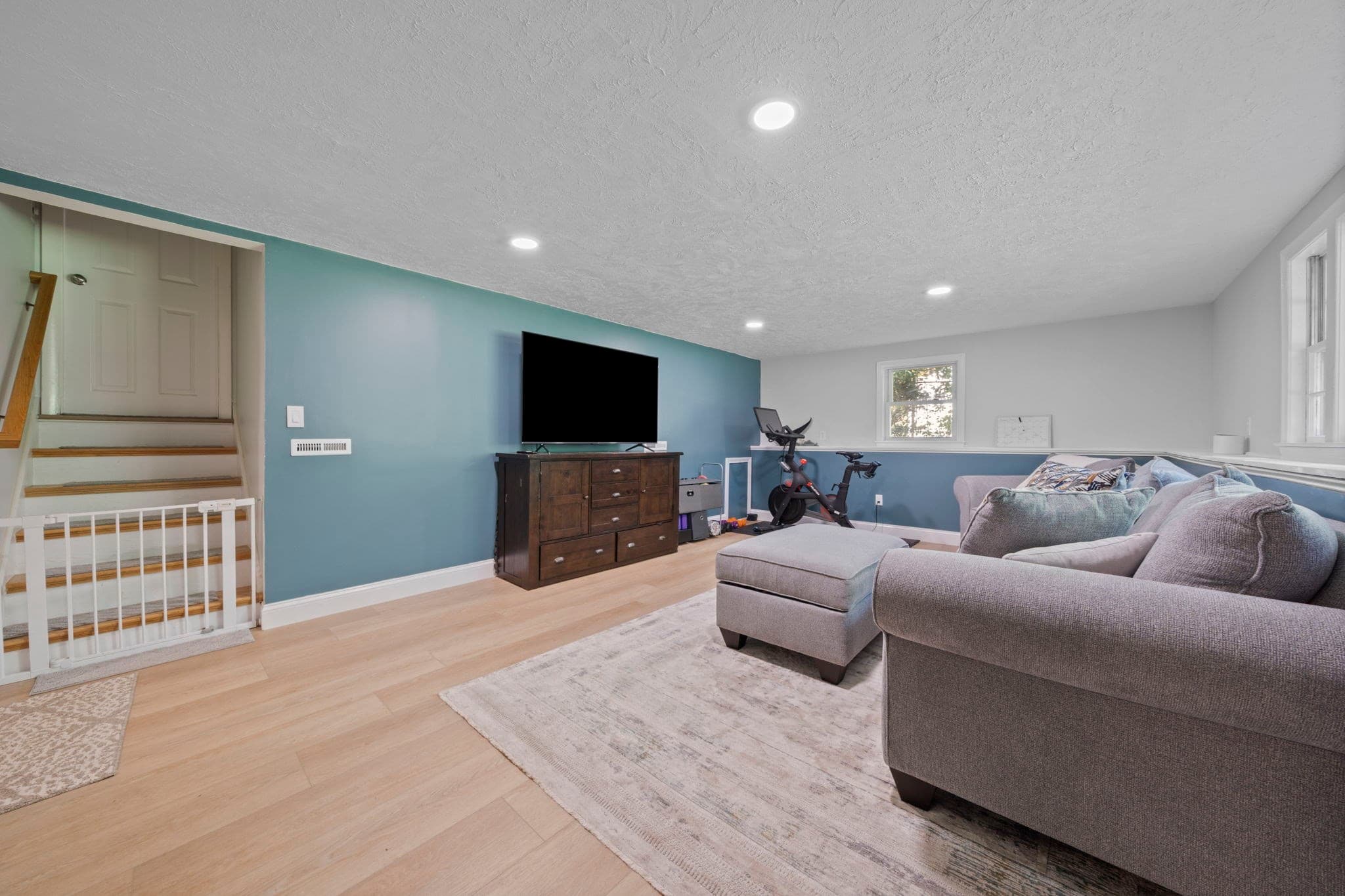 Single Family Residence at 11 Virginia Cir, Randolph MA 02368, photo 6 of 25