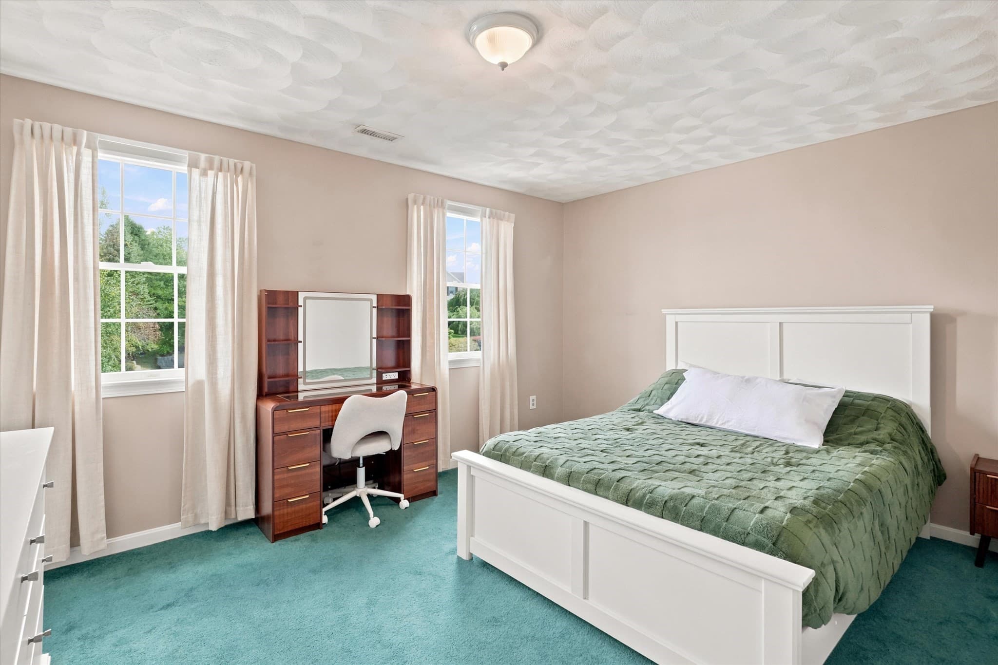 Single Family Residence at 33 Fairway Dr, Woburn MA 01801, Woburn, photo 23 of 40