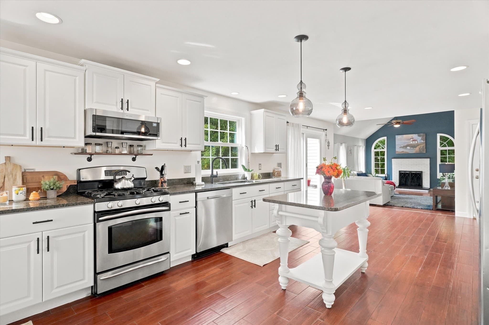 Single Family Residence at 33 Fairway Dr, Woburn MA 01801, Woburn, photo 7 of 40