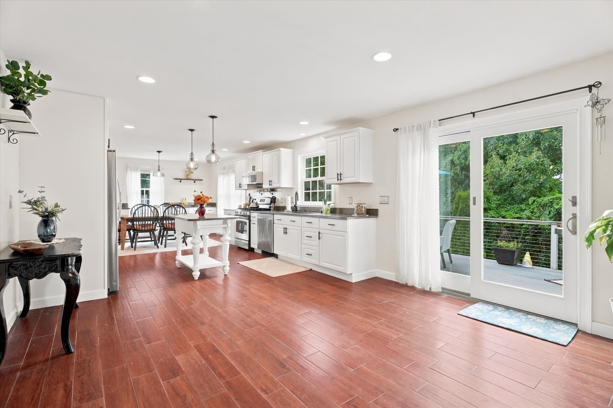 Single Family Residence at 33 Fairway Dr, Woburn MA 01801, Woburn, photo 8 of 40