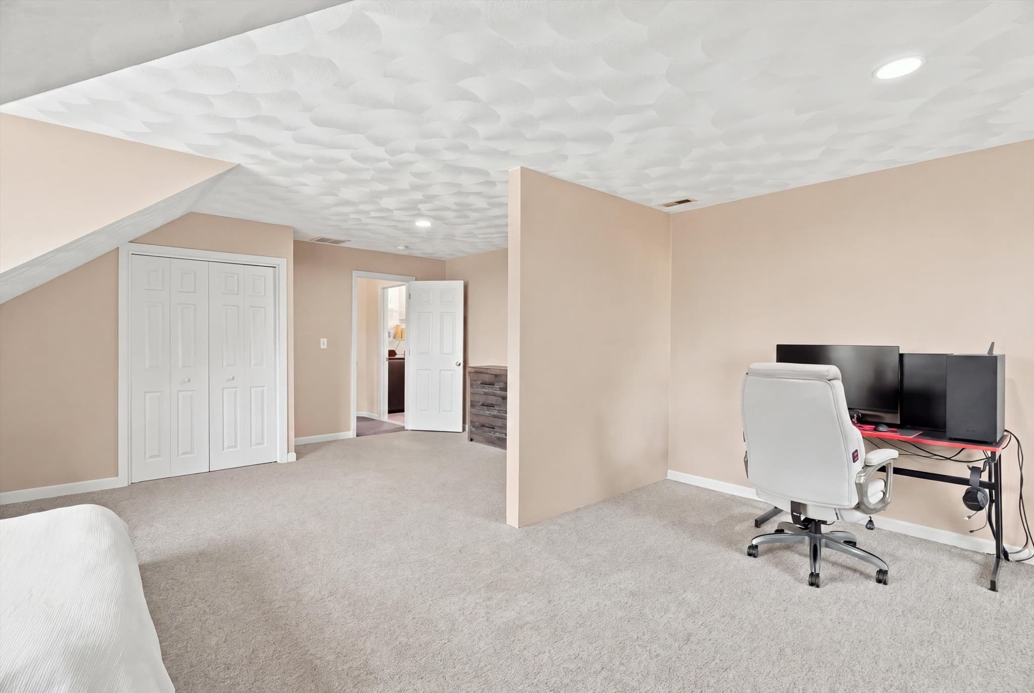 Single Family Residence at 33 Fairway Dr, Woburn MA 01801, Woburn, photo 21 of 40