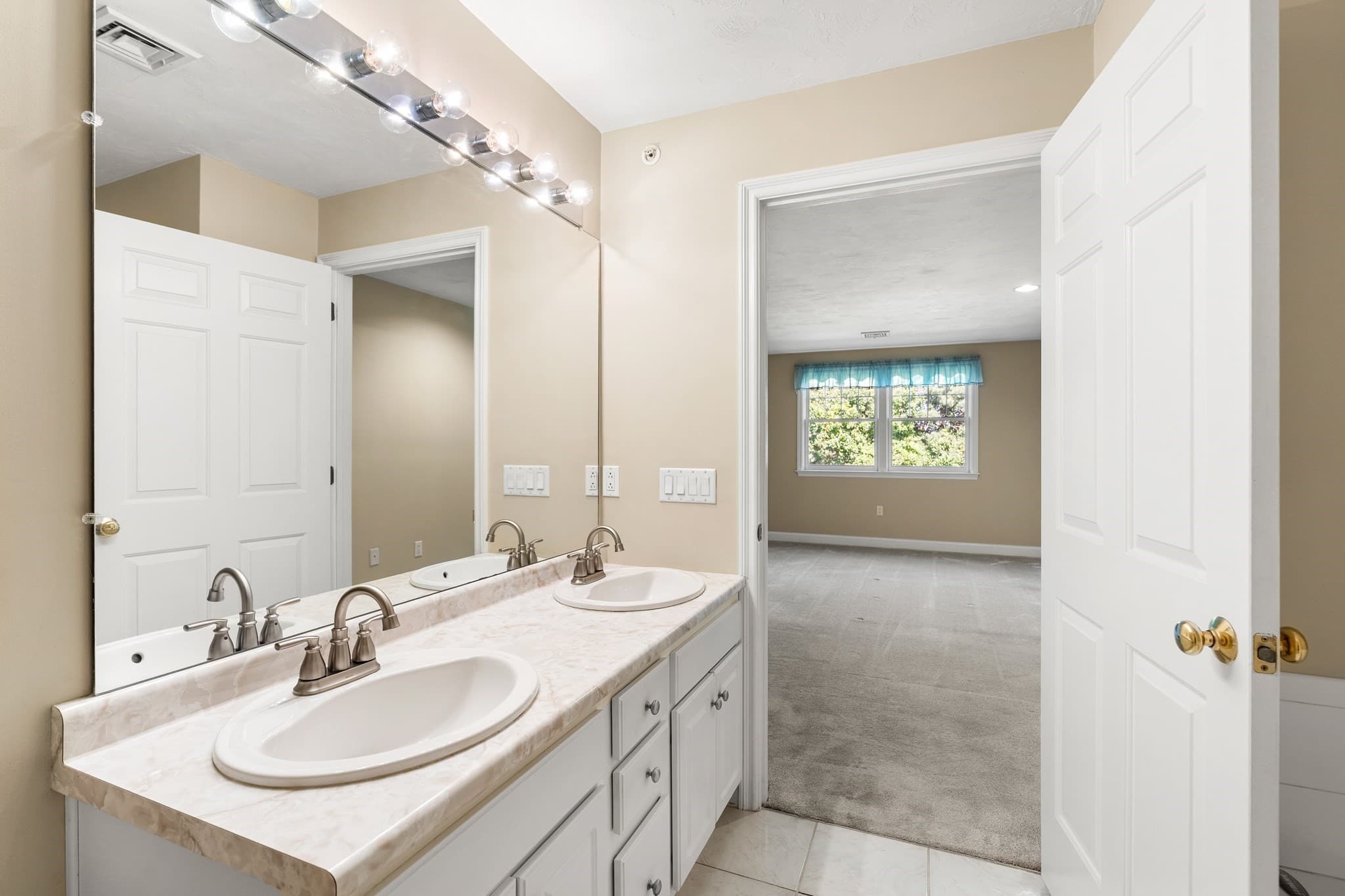 Condominium at 6 Technology Dr # 235, Chelmsford MA 01863, photo 19 of 37