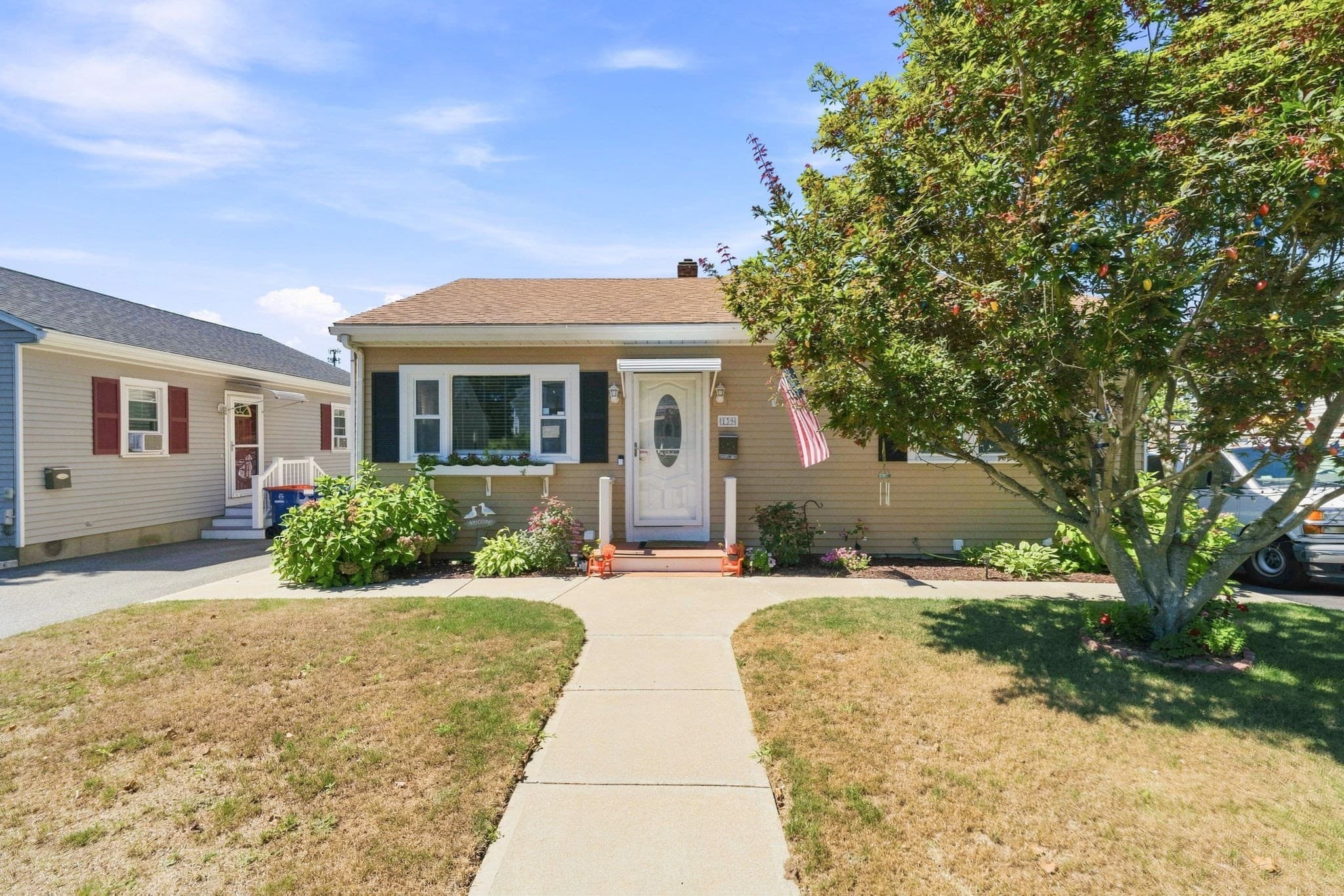 Single Family Residence at 139 Seabury St, New Bedford MA 02745, New Bedford, photo 2 of 24