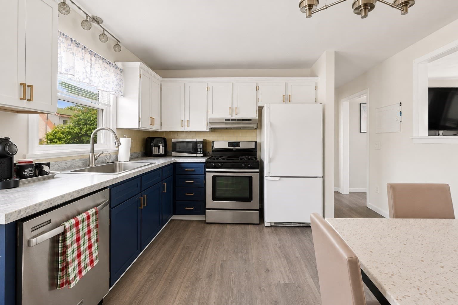 Single Family Residence at 139 Seabury St, New Bedford MA 02745, New Bedford, photo 6 of 24