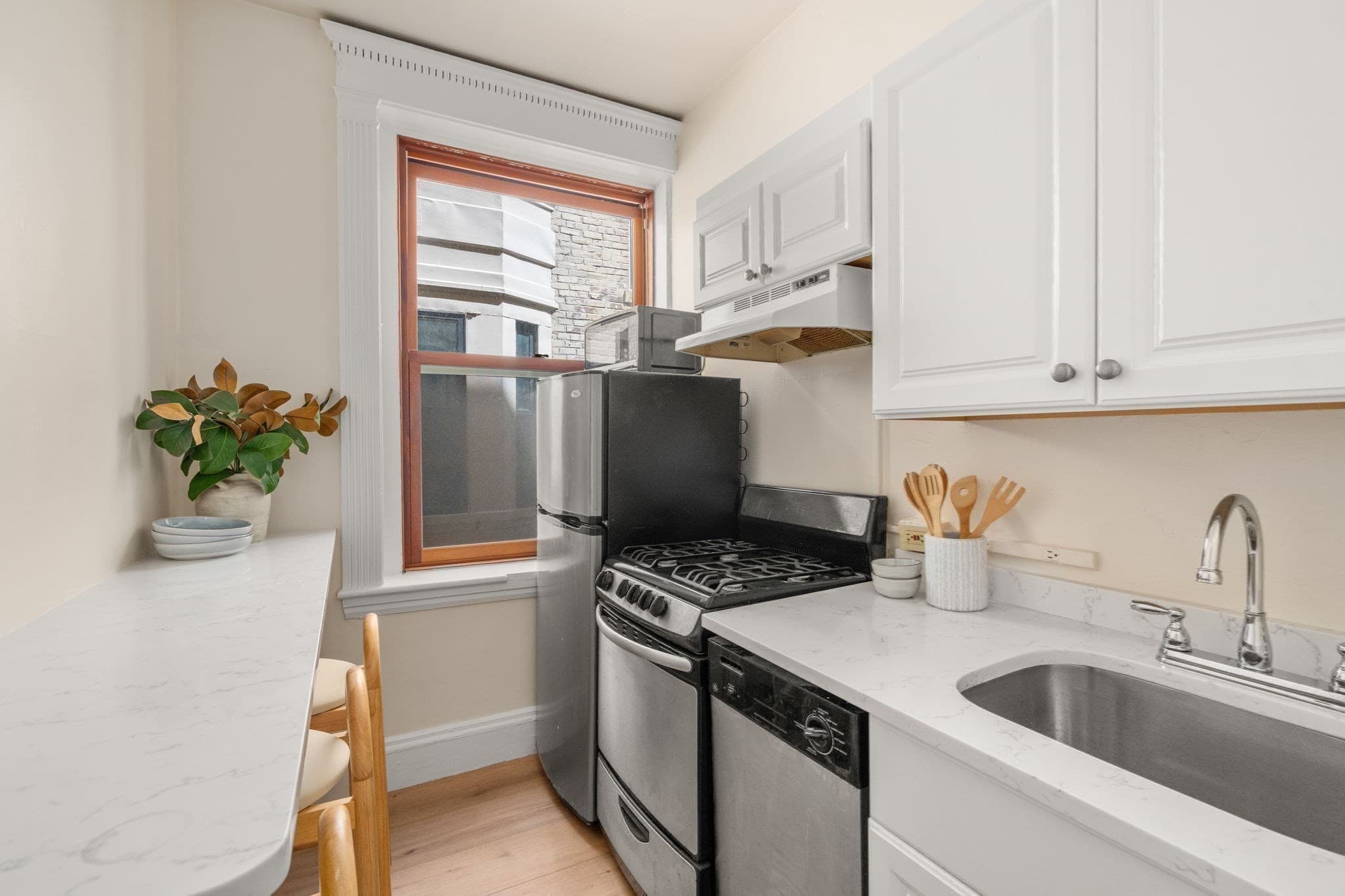 Condominium at 8 Garrison St # 501, Boston MA 02116, photo 3 of 39