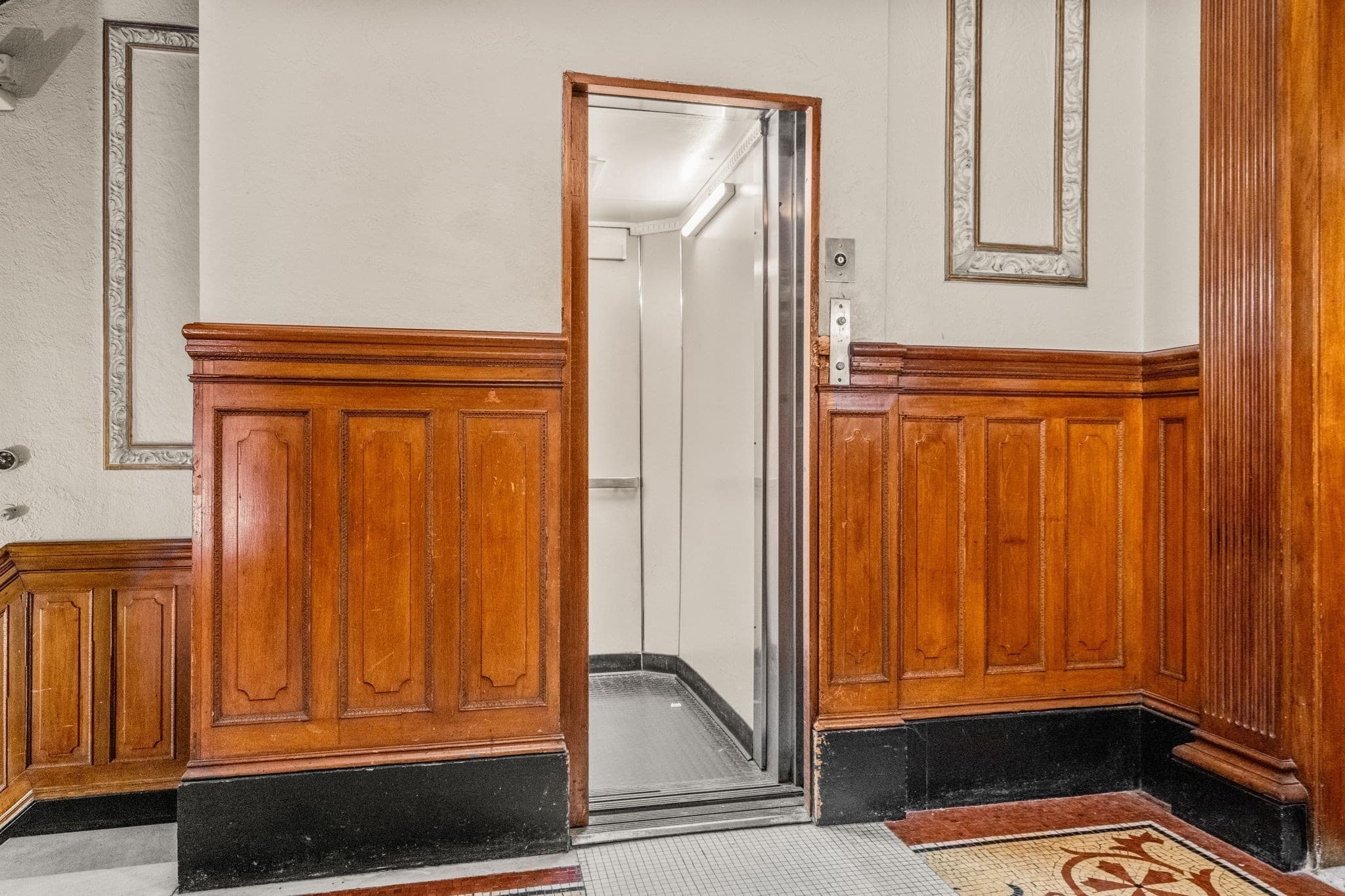 Condominium at 8 Garrison St # 501, Boston MA 02116, photo 25 of 39