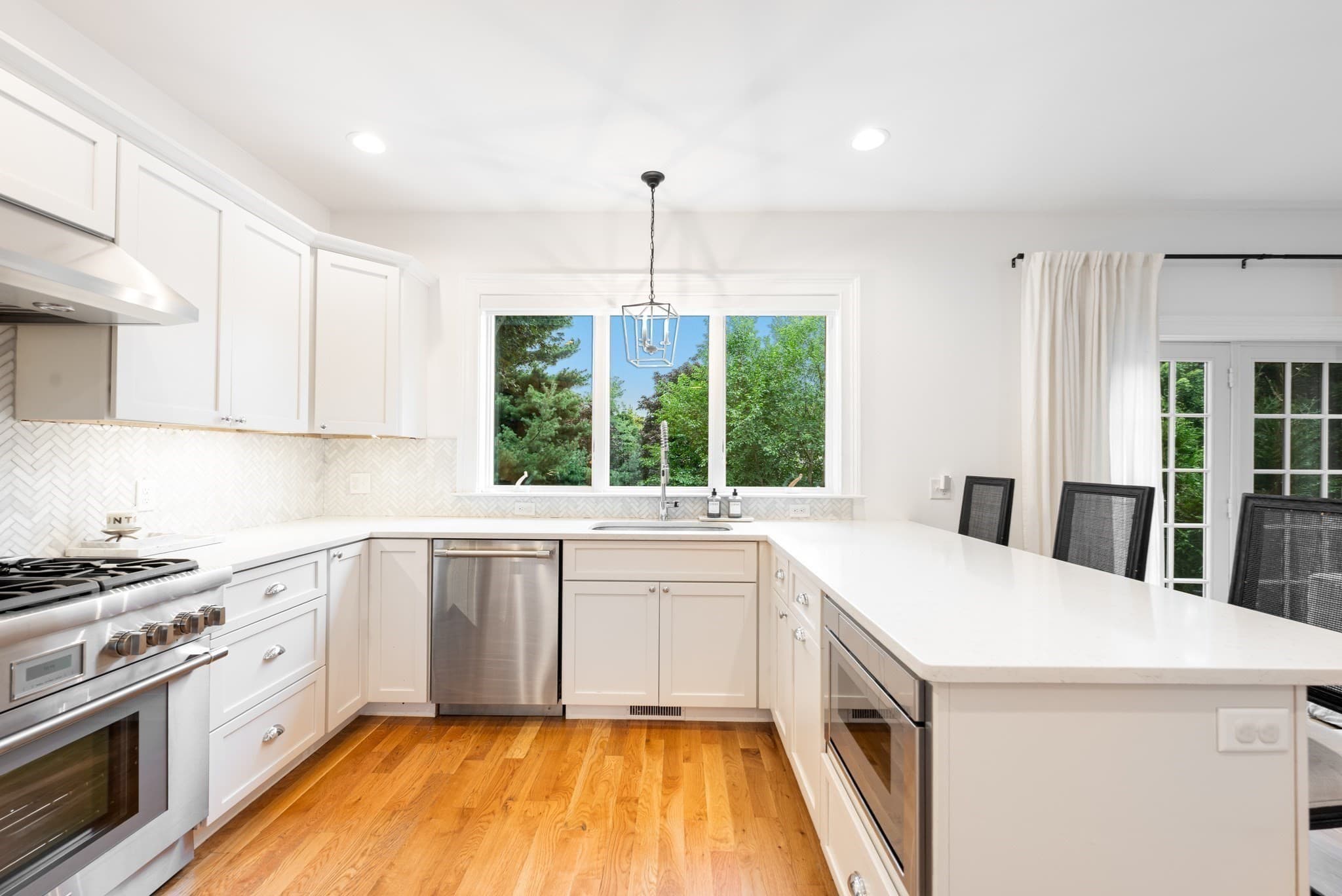 Single Family Residence at 30 Farrow St, Winchester MA 01890, photo 7 of 35