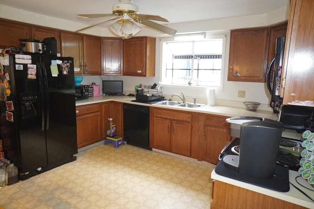 Condominium at 22 Blaney Ct # 22, Revere MA 02151, Revere, photo 3 of 12