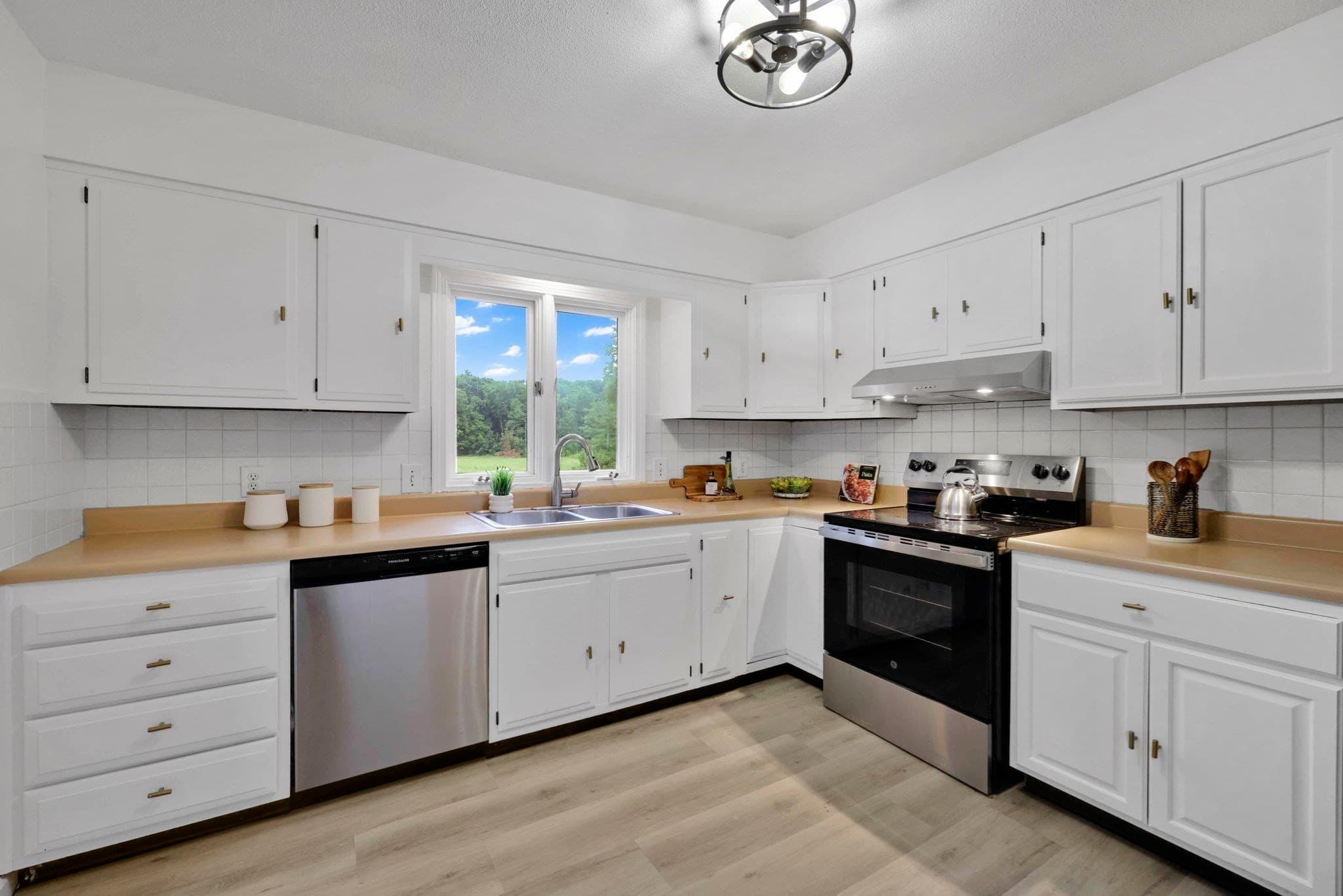 Single Family Residence at 210 Strong St, Amherst MA 01002, Amherst, photo 6 of 41