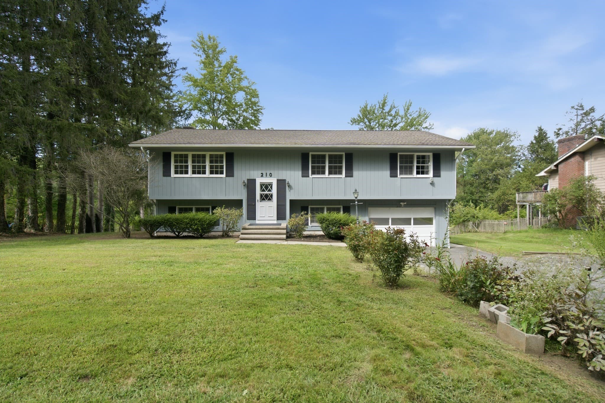 210 Strong St, Amherst MA 01002