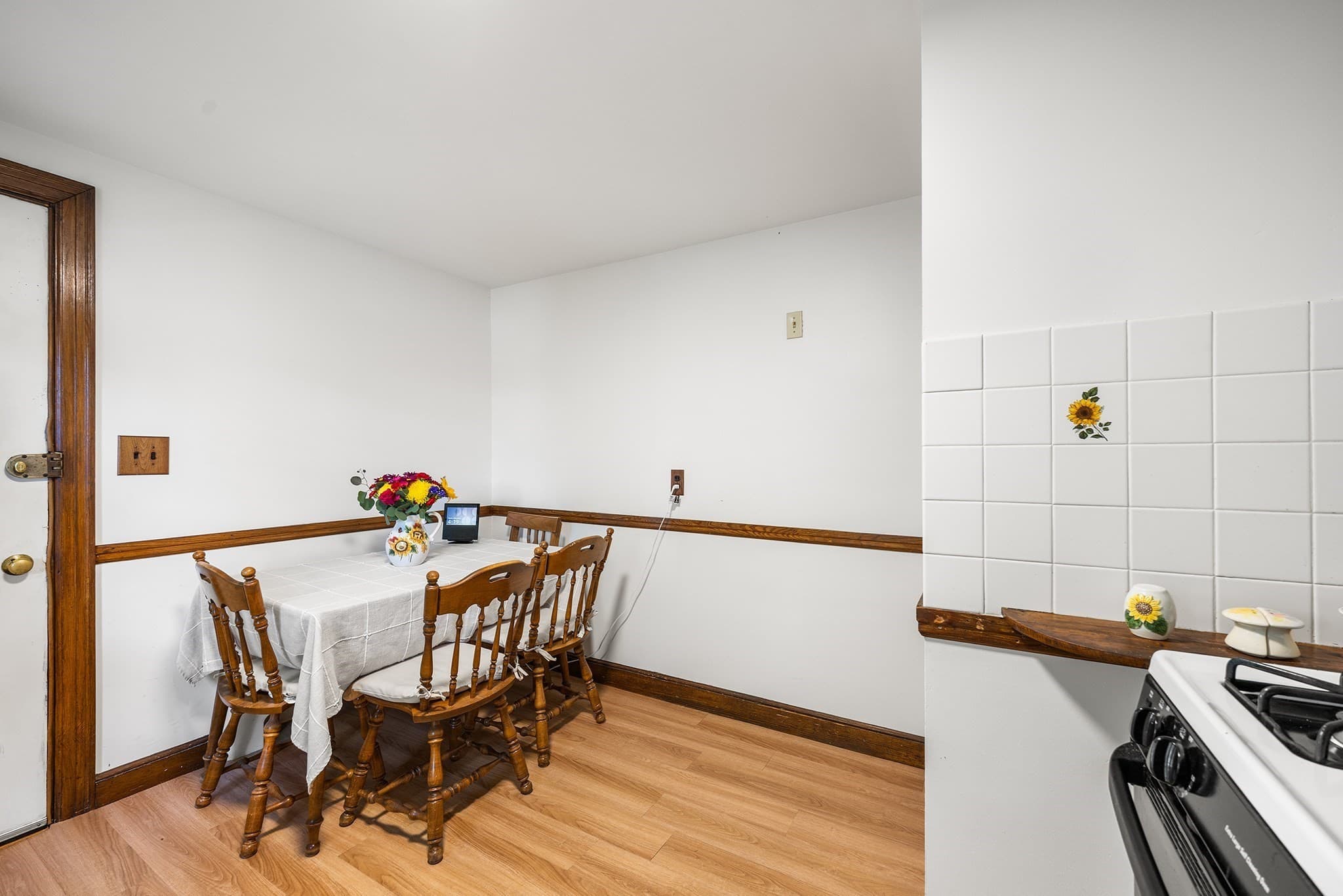 Single Family Residence at 244 Beech Ave, Melrose MA 02176, photo 7 of 22