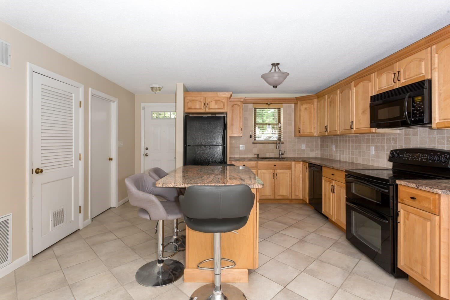Condominium at 31 Greenwood Village St # 31, Easton MA 02334, Easton, photo 6 of 42