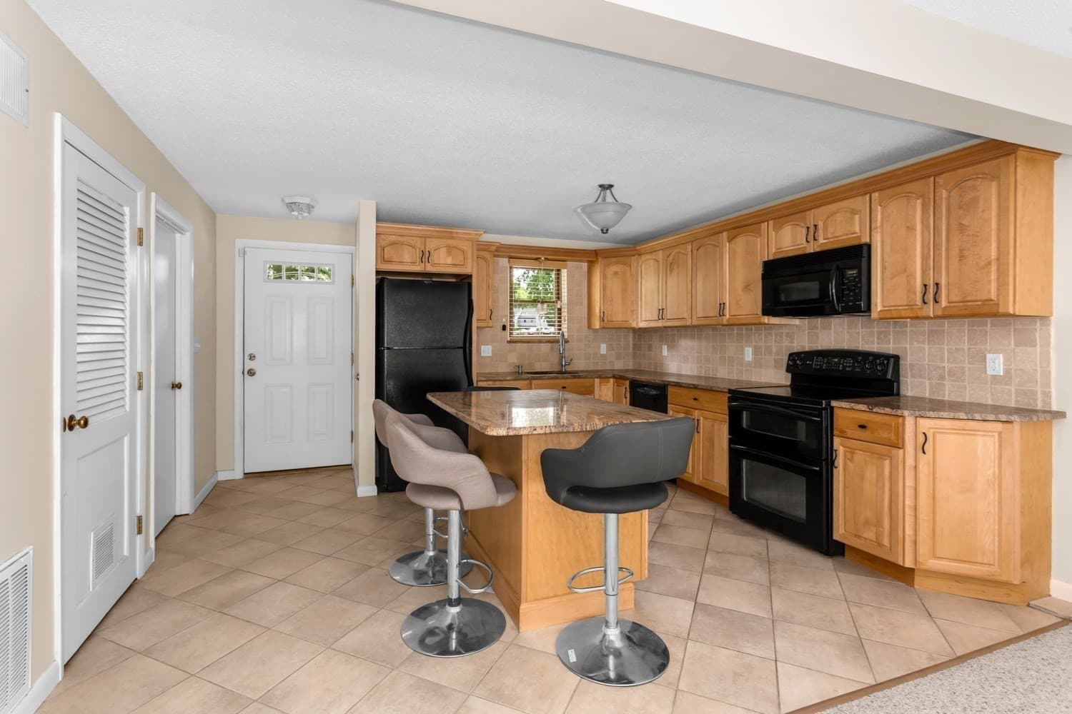 Condominium at 31 Greenwood Village St # 31, Easton MA 02334, Easton, photo 7 of 42