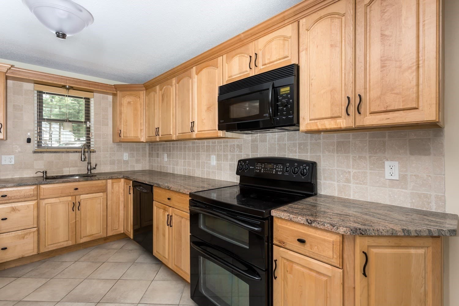 Condominium at 31 Greenwood Village St # 31, Easton MA 02334, Easton, photo 8 of 42
