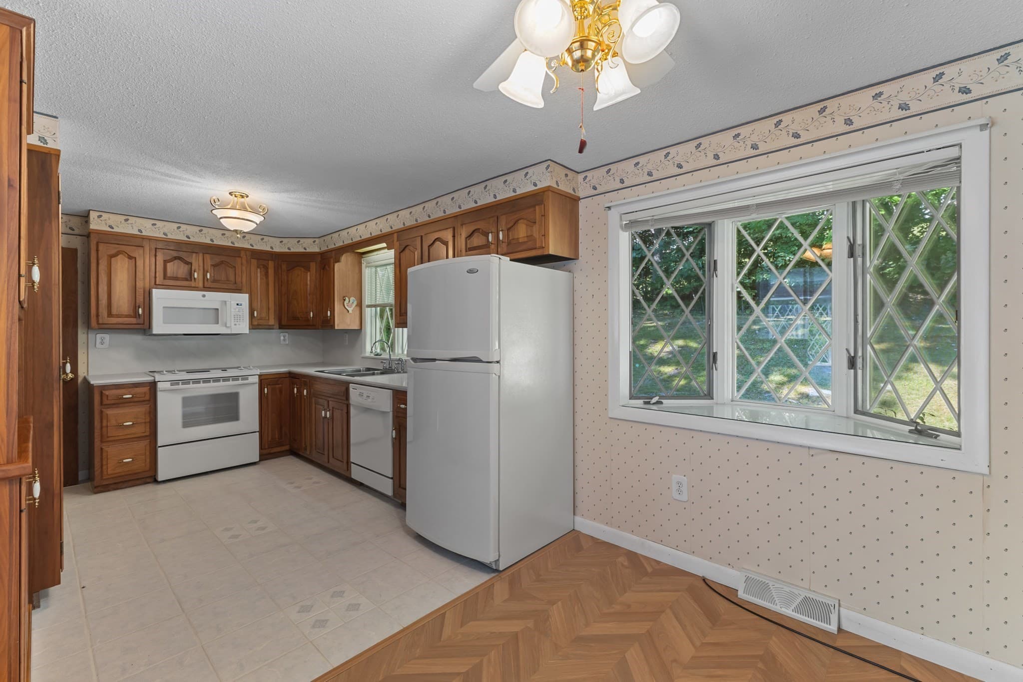 Single Family Residence at 48 Washington St, Shrewsbury MA 01545, Shrewsbury, photo 7 of 36