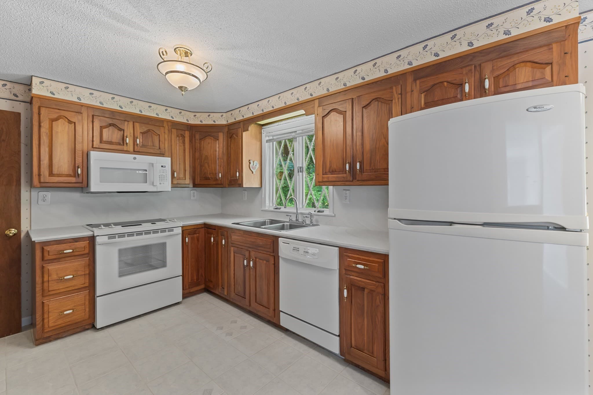 Single Family Residence at 48 Washington St, Shrewsbury MA 01545, Shrewsbury, photo 8 of 36
