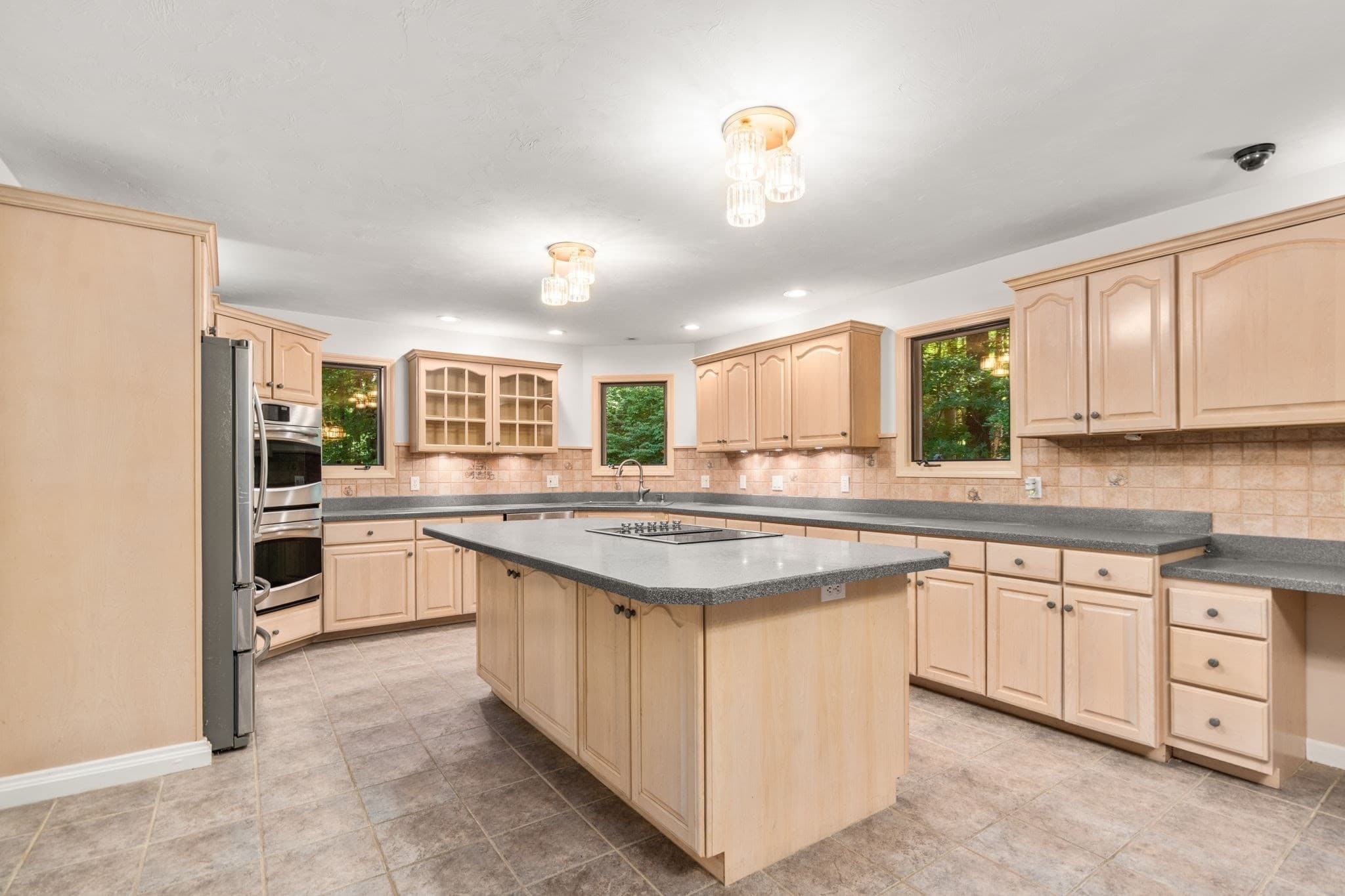 Single Family Residence at 41 George Hill Rd, Grafton MA 01519, Grafton, photo 2 of 29