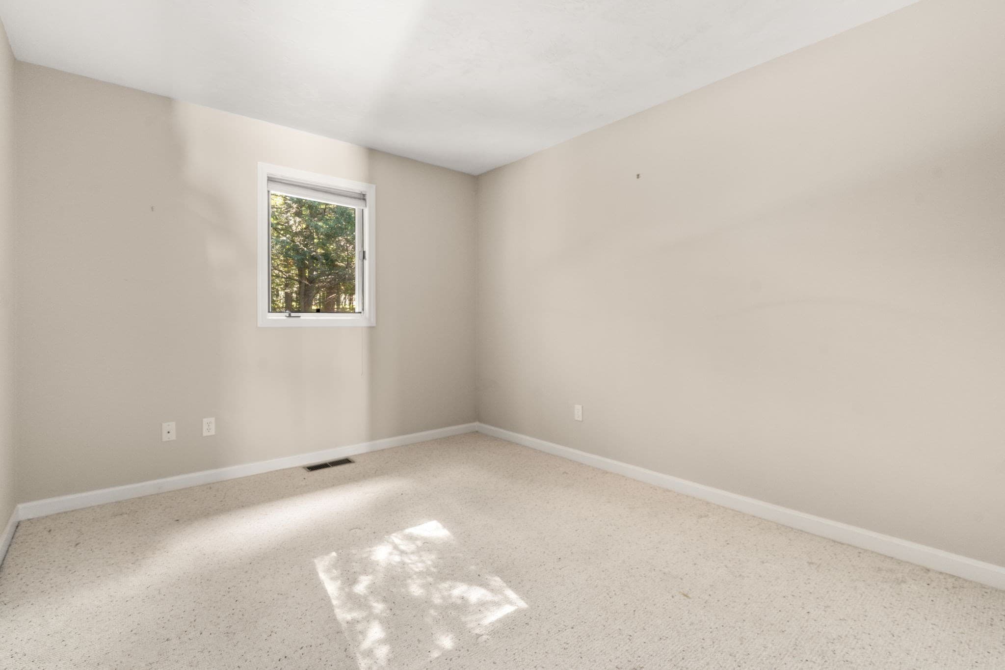 Single Family Residence at 41 George Hill Rd, Grafton MA 01519, Grafton, photo 18 of 29