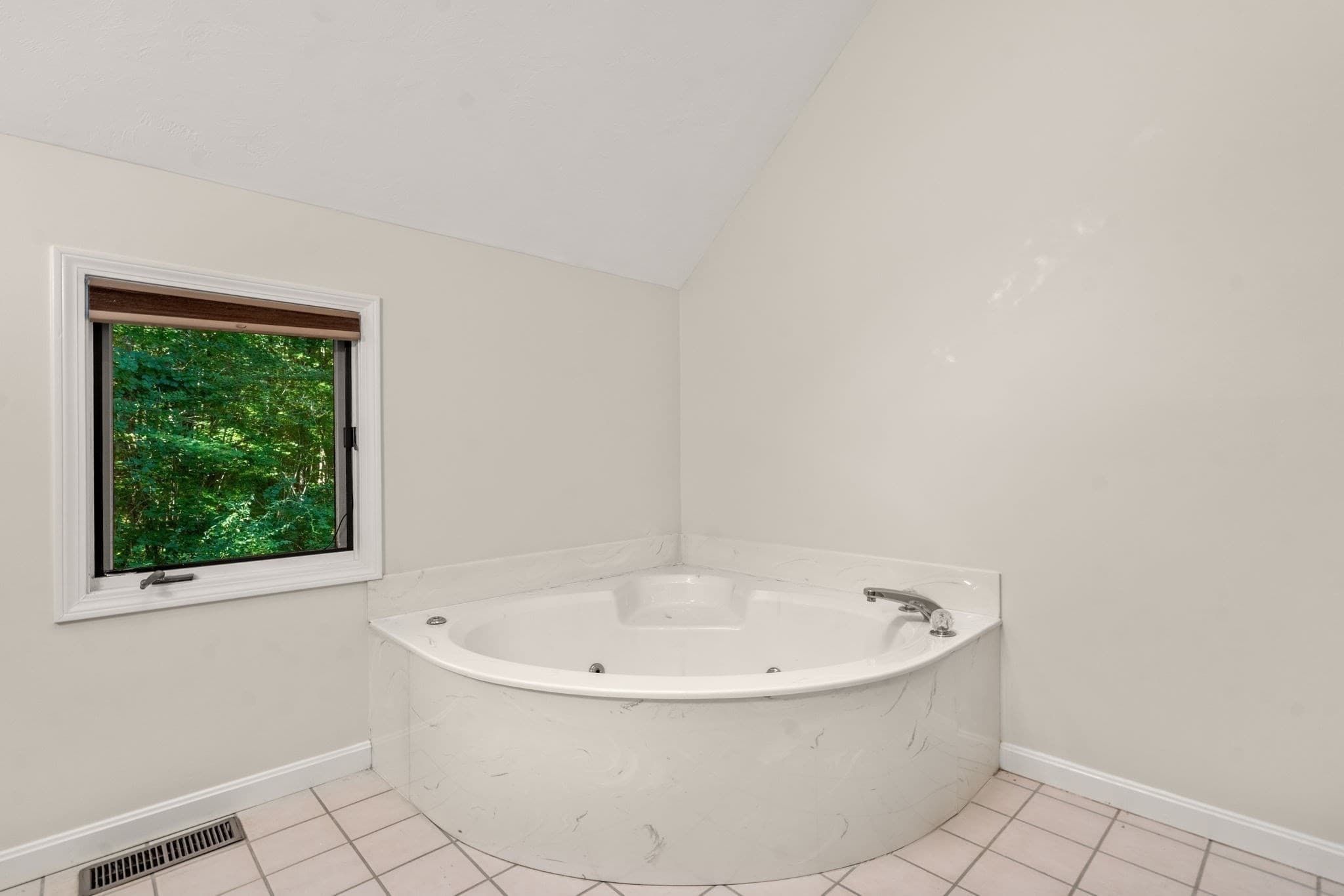 Single Family Residence at 41 George Hill Rd, Grafton MA 01519, Grafton, photo 11 of 29