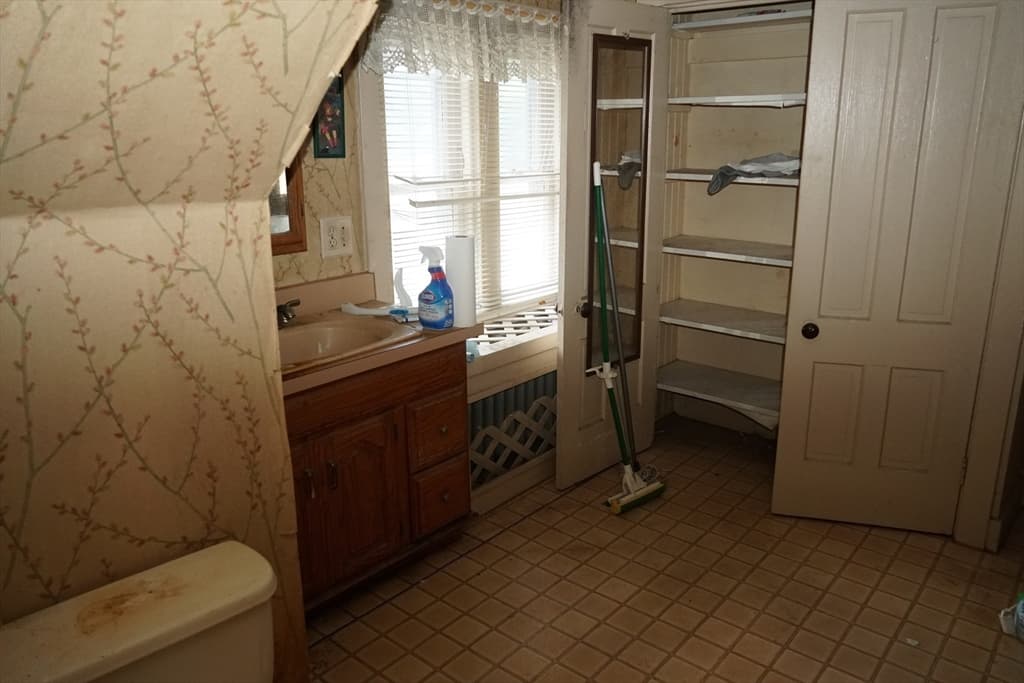 Single Family Residence at 33 Warren Street, Taunton MA 02780, Taunton, photo 27 of 28
