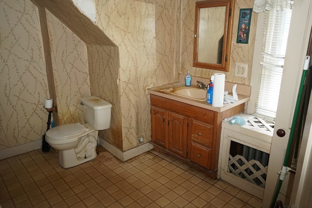 Single Family Residence at 33 Warren Street, Taunton MA 02780, Taunton, photo 25 of 28
