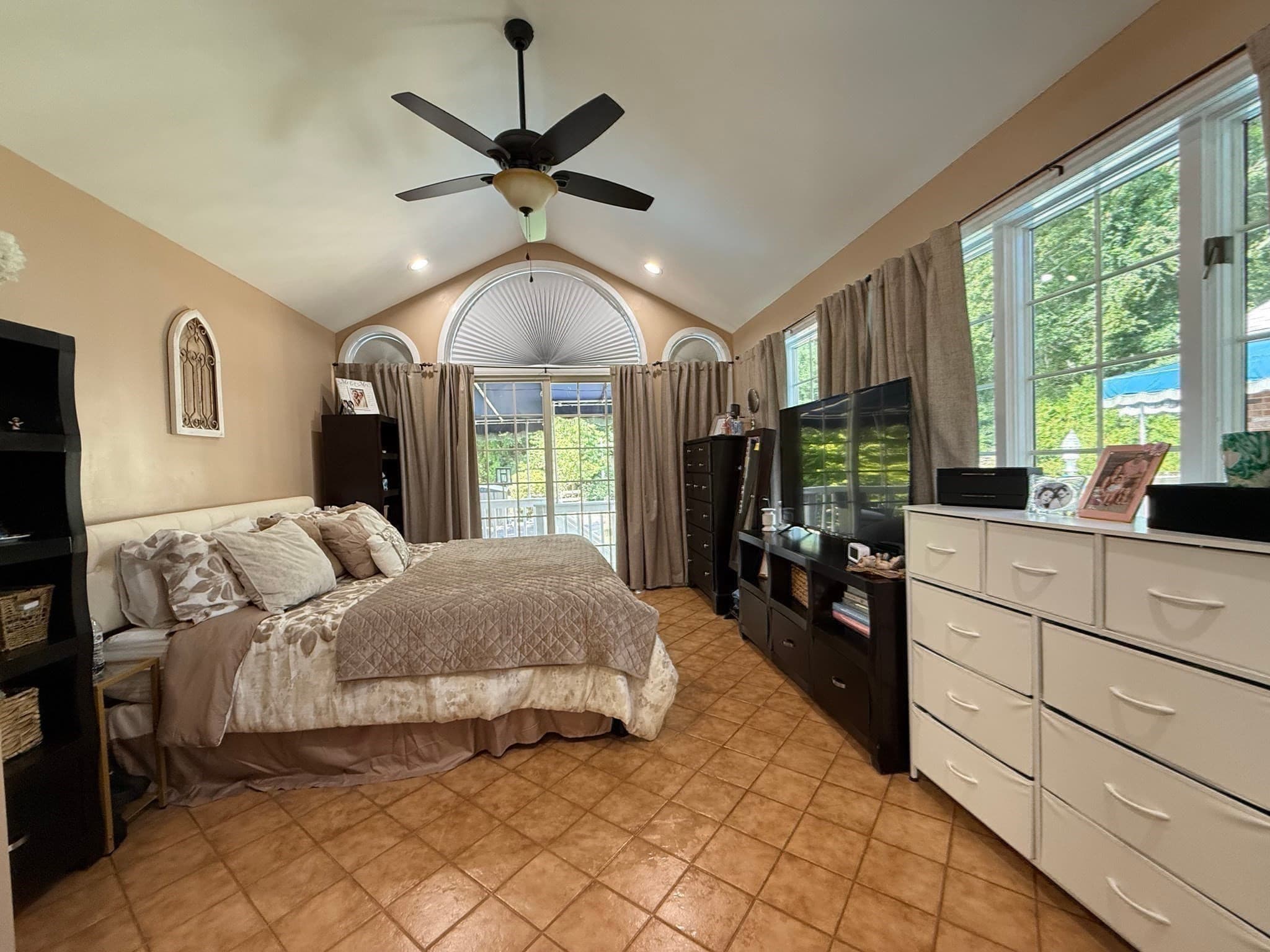 Single Family Residence at 179 Slocum Road, Dartmouth MA 02747, photo 9 of 22