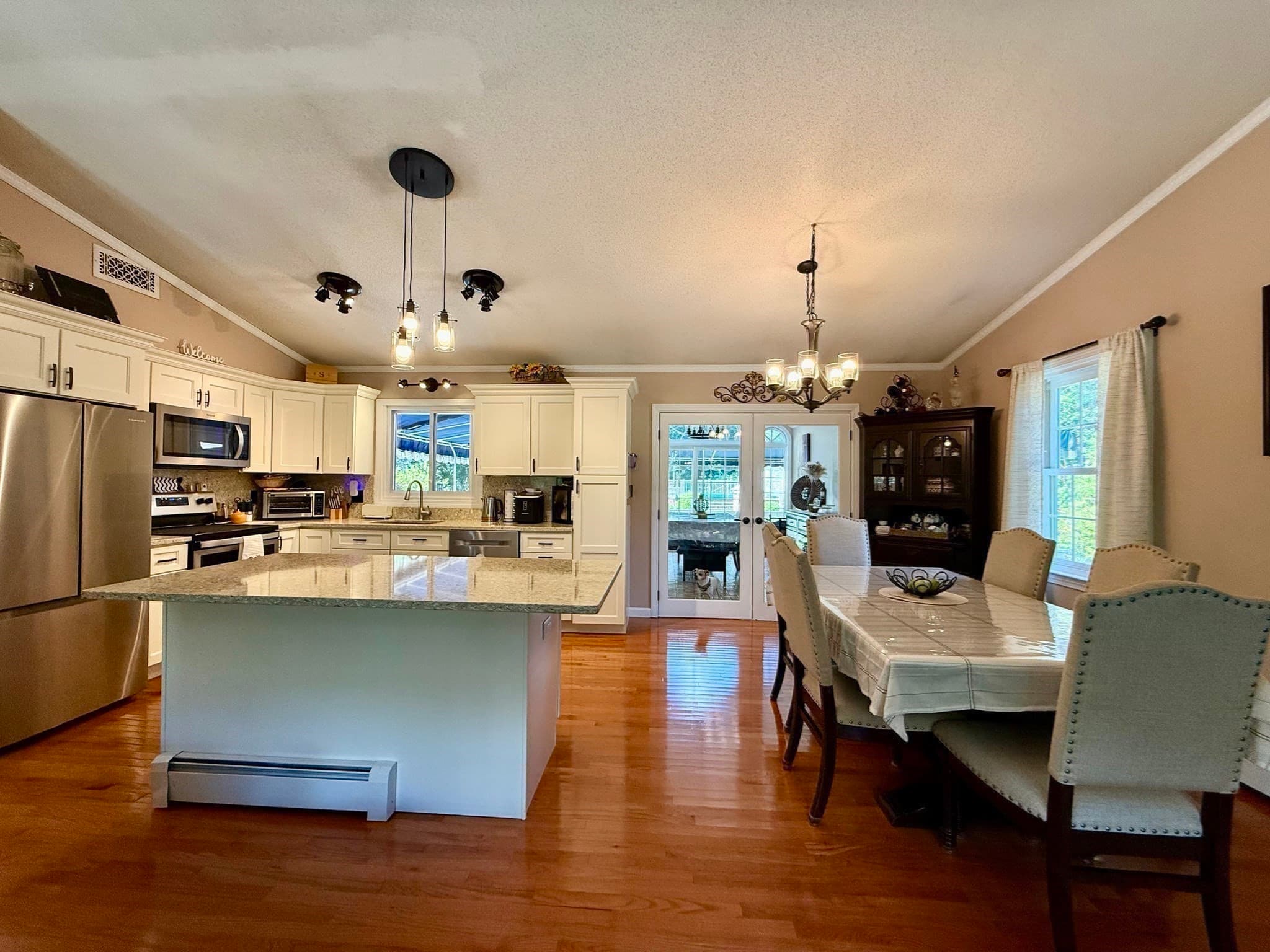 Single Family Residence at 179 Slocum Road, Dartmouth MA 02747, photo 4 of 22