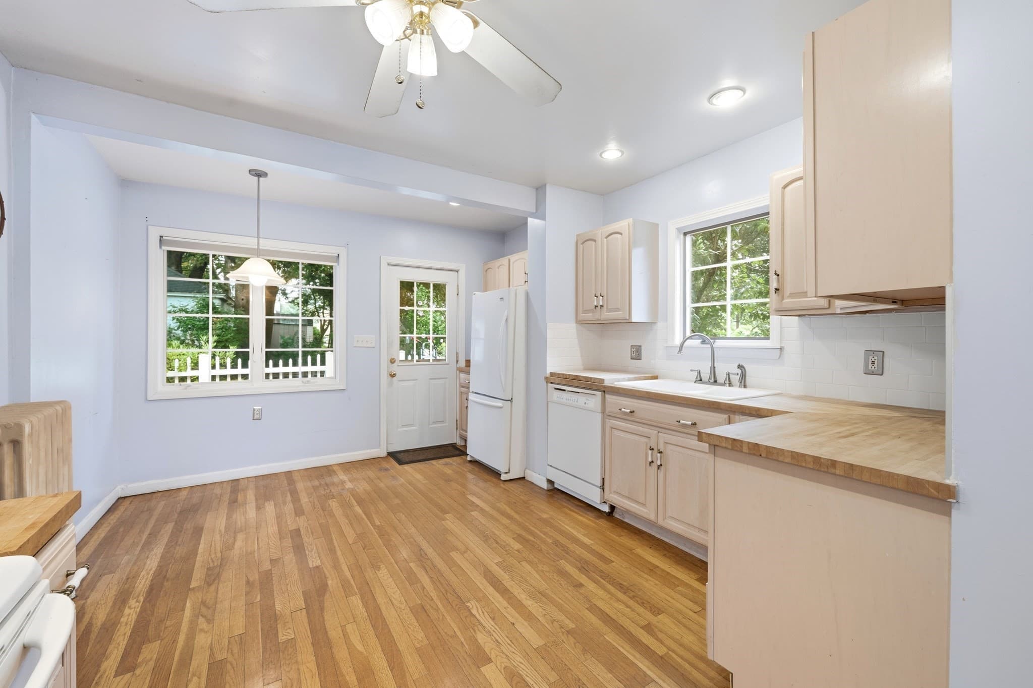 Single Family Residence at 1 Belvidere Ave, Worcester MA 01605, Worcester, photo 4 of 29