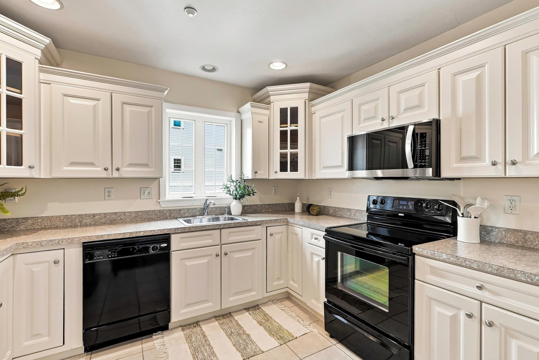 Condominium at 2201 Briarwood Village # 2201, Clinton MA 01510, Clinton, photo 7 of 42