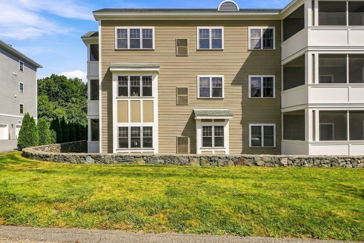 Condominium at 2201 Briarwood Village # 2201, Clinton MA 01510, Clinton, photo 31 of 42