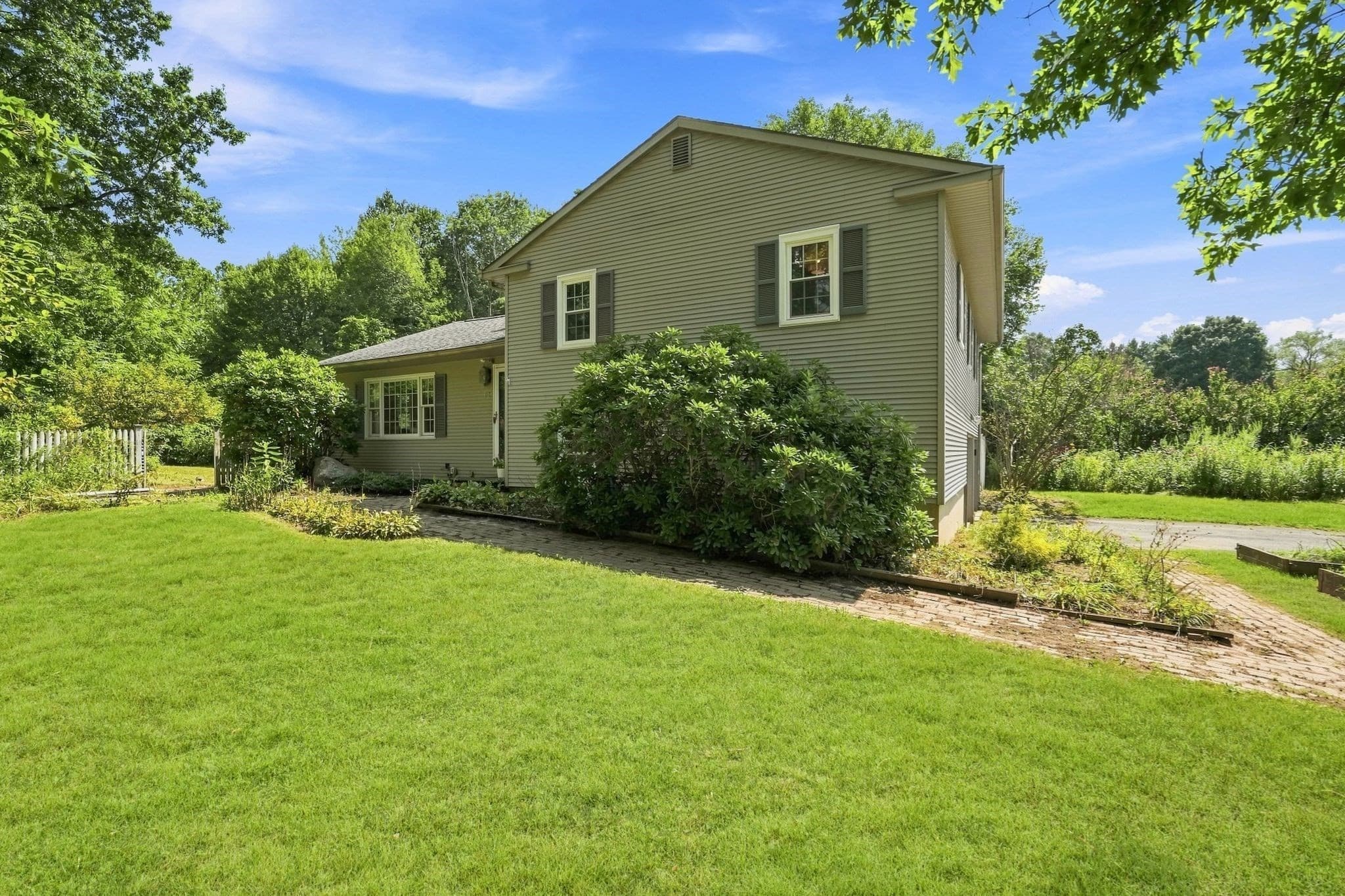 Single Family Residence at 71 Mt Holyoke Drive, Amherst MA 01002, Amherst, photo 3 of 42