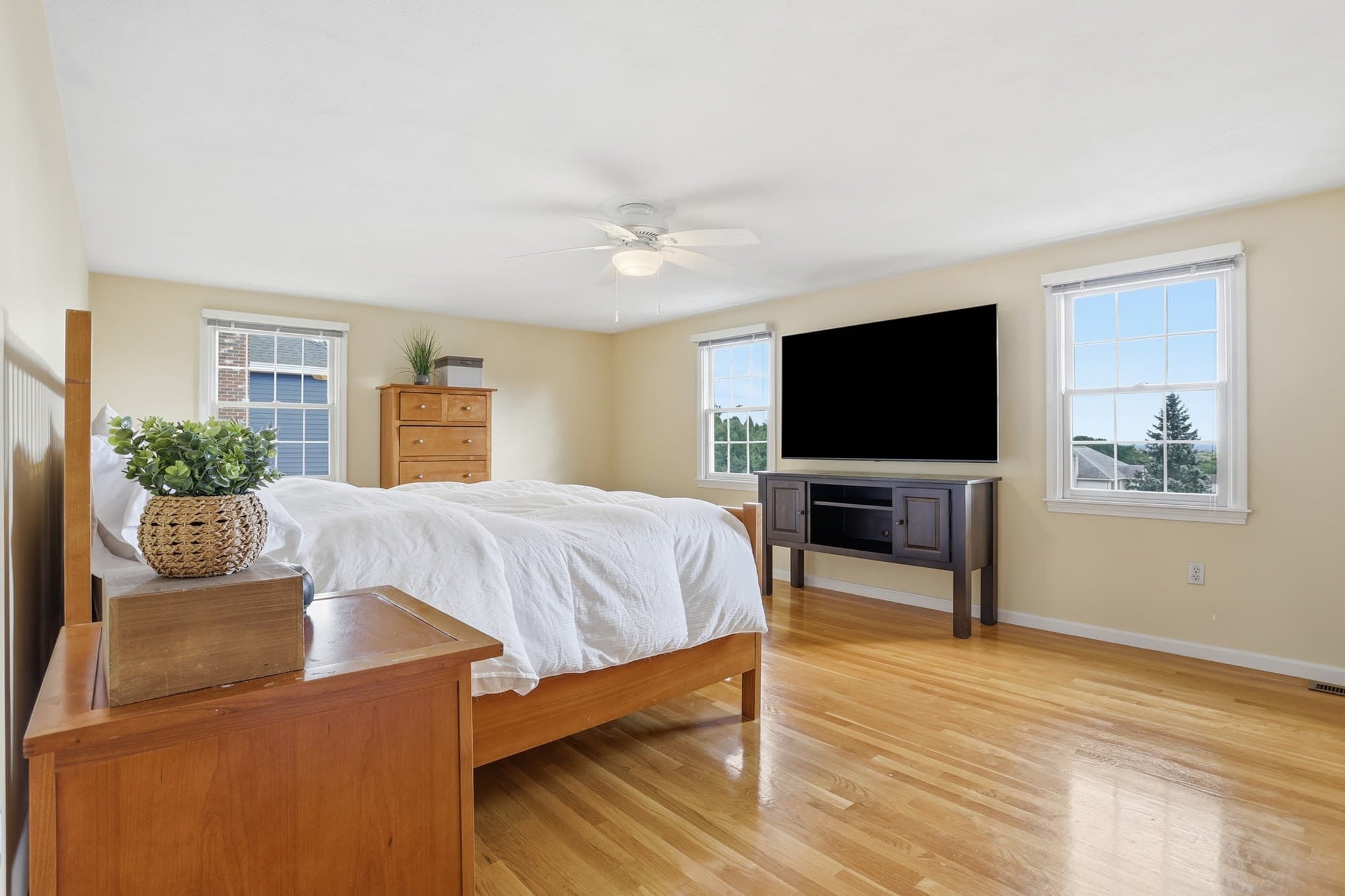 Single Family Residence at 44 Raffaele Drive, Waltham MA 02452, Waltham, photo 16 of 30