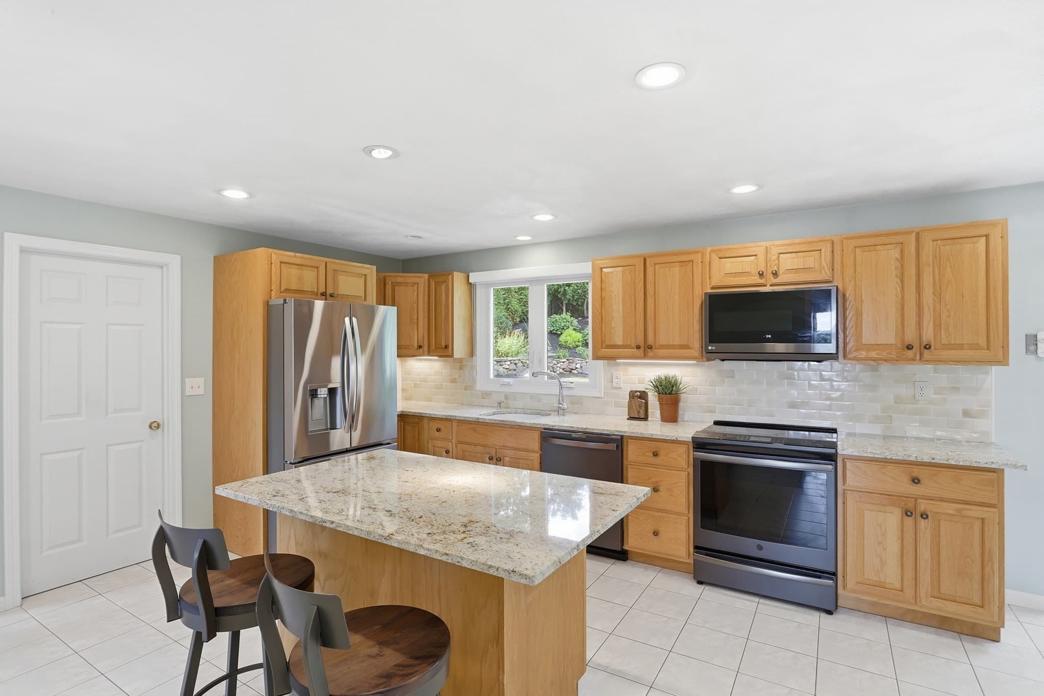 Single Family Residence at 44 Raffaele Drive, Waltham MA 02452, Waltham, photo 4 of 30