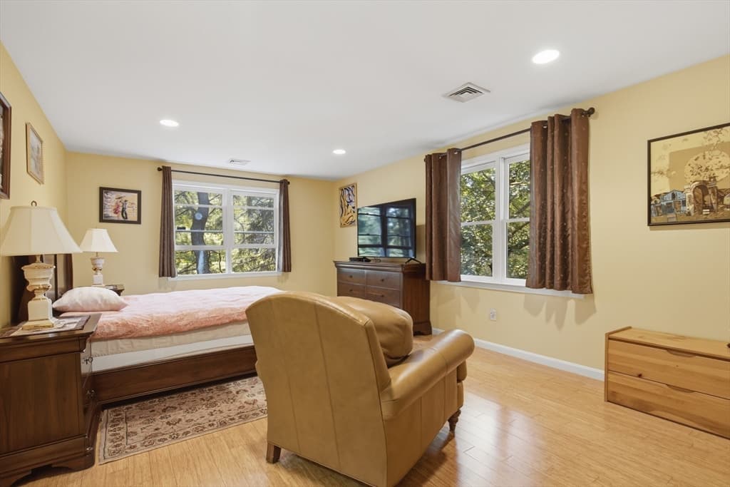 Condominium at 51 Florence St # 51, Newton MA 02467, Newton, photo 16 of 27