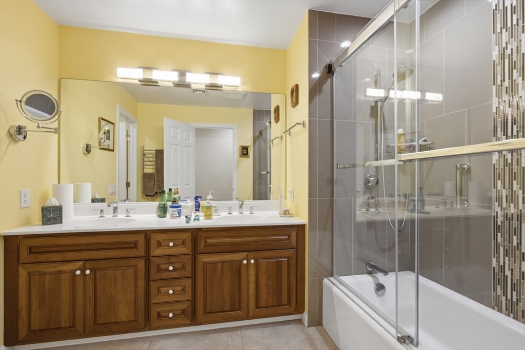 Condominium at 51 Florence St # 51, Newton MA 02467, Newton, photo 18 of 27