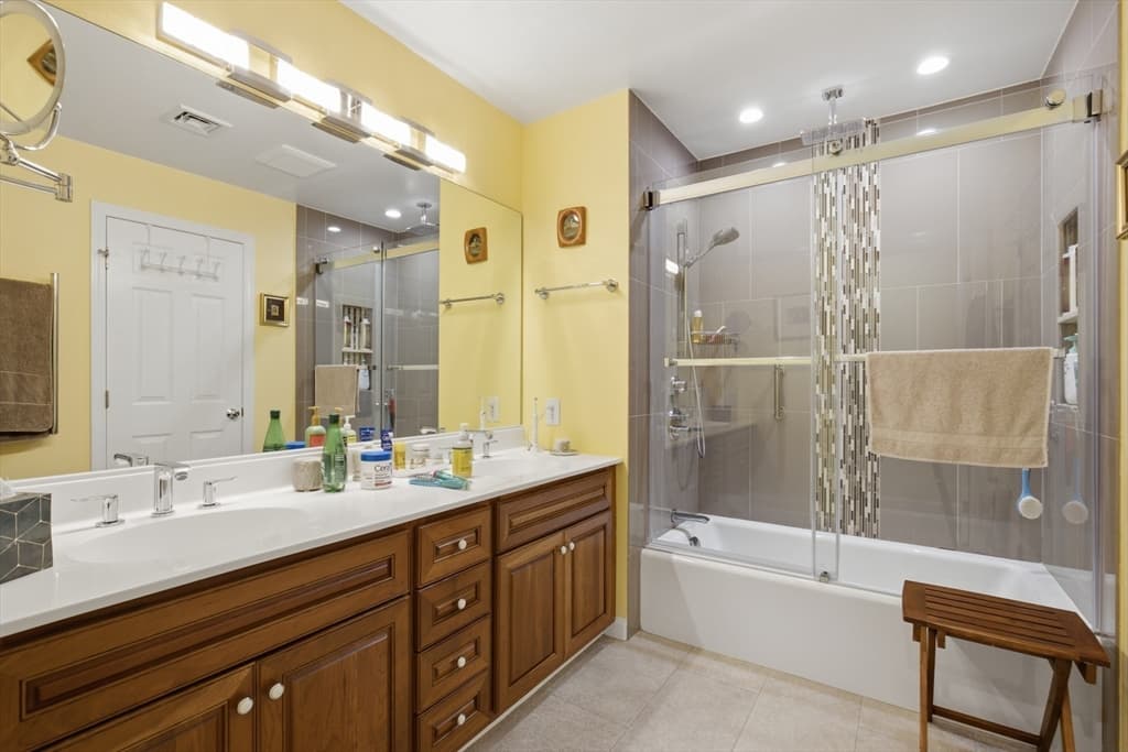 Condominium at 51 Florence St # 51, Newton MA 02467, Newton, photo 19 of 27