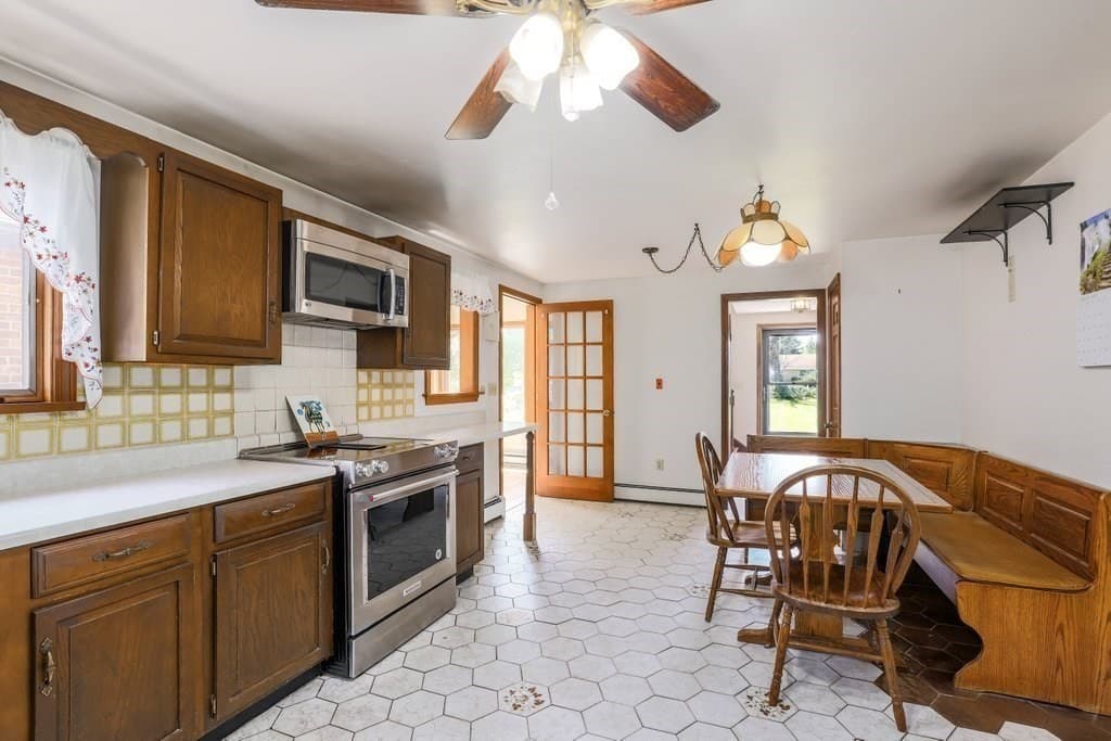 Single Family Residence at 199 Main St, Shrewsbury MA 01545, Shrewsbury, photo 9 of 41