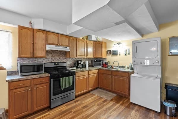 Single Family Residence at 394 Lees River Avenue, Somerset MA 02725, photo 28 of 34