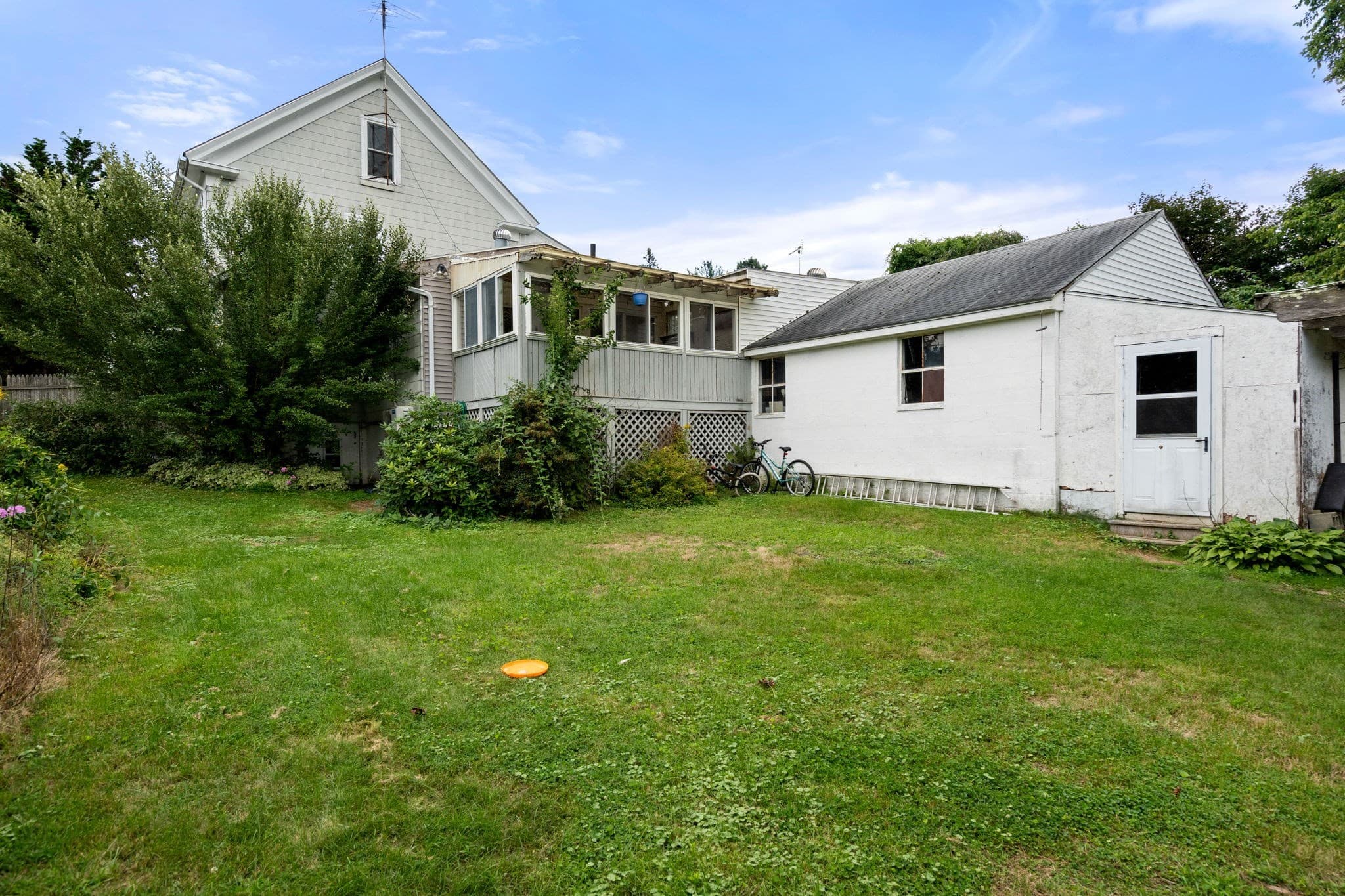 3 Family at 44 Grove St, Leicester MA 01524, photo 12 of 26